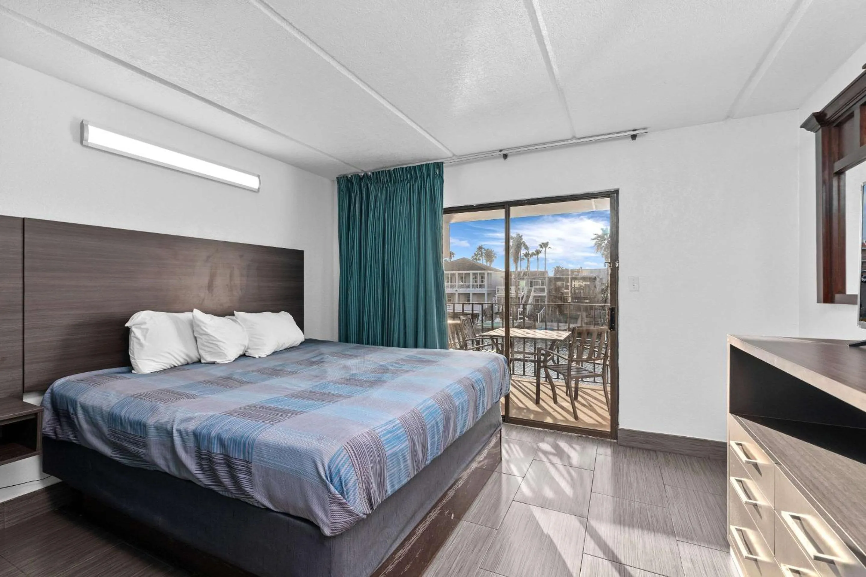 Bedroom, Bed in WindWater Hotel and Marina