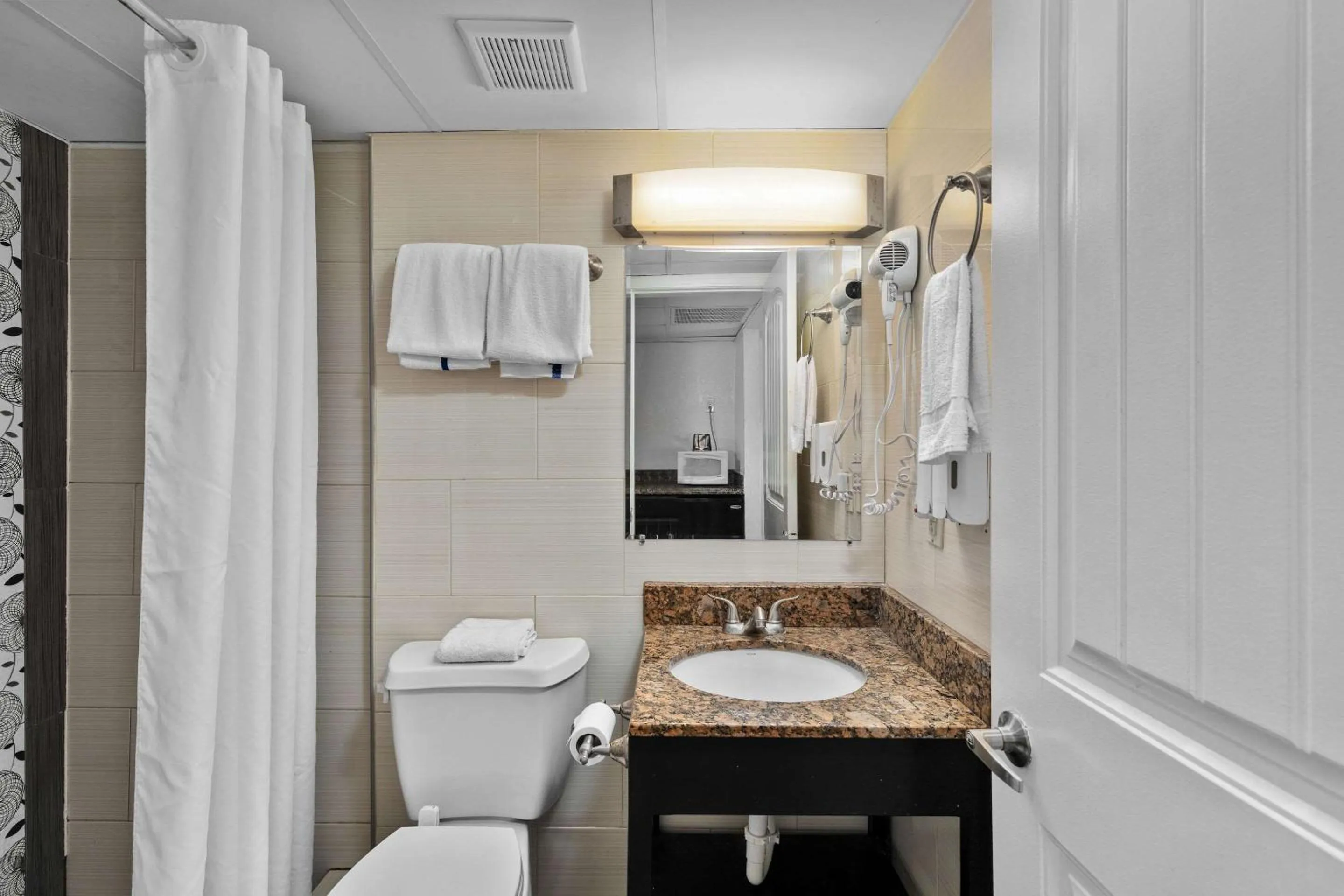 Bedroom in WindWater Hotel and Marina