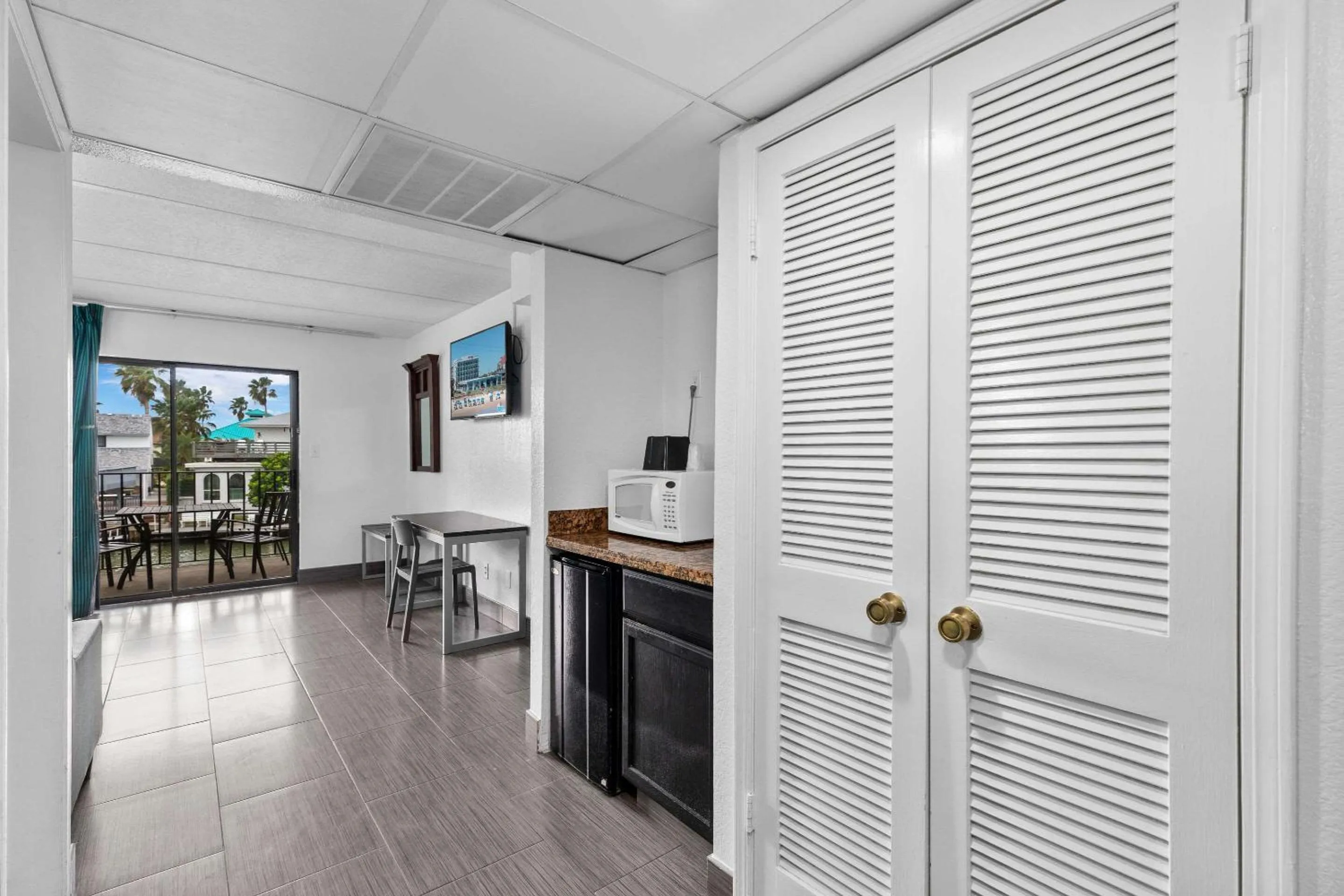 Bedroom in WindWater Hotel and Marina