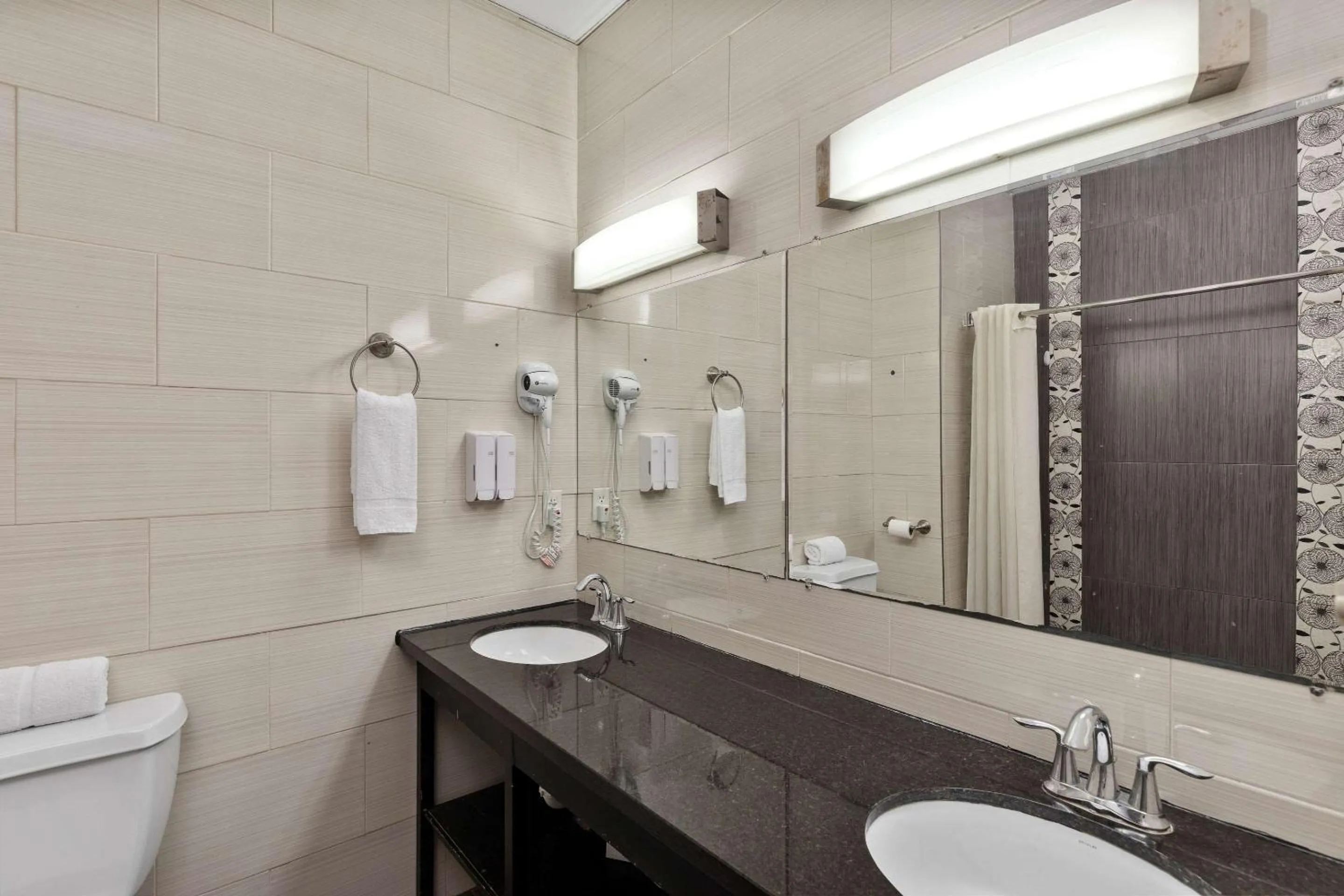 Bedroom in WindWater Hotel and Marina