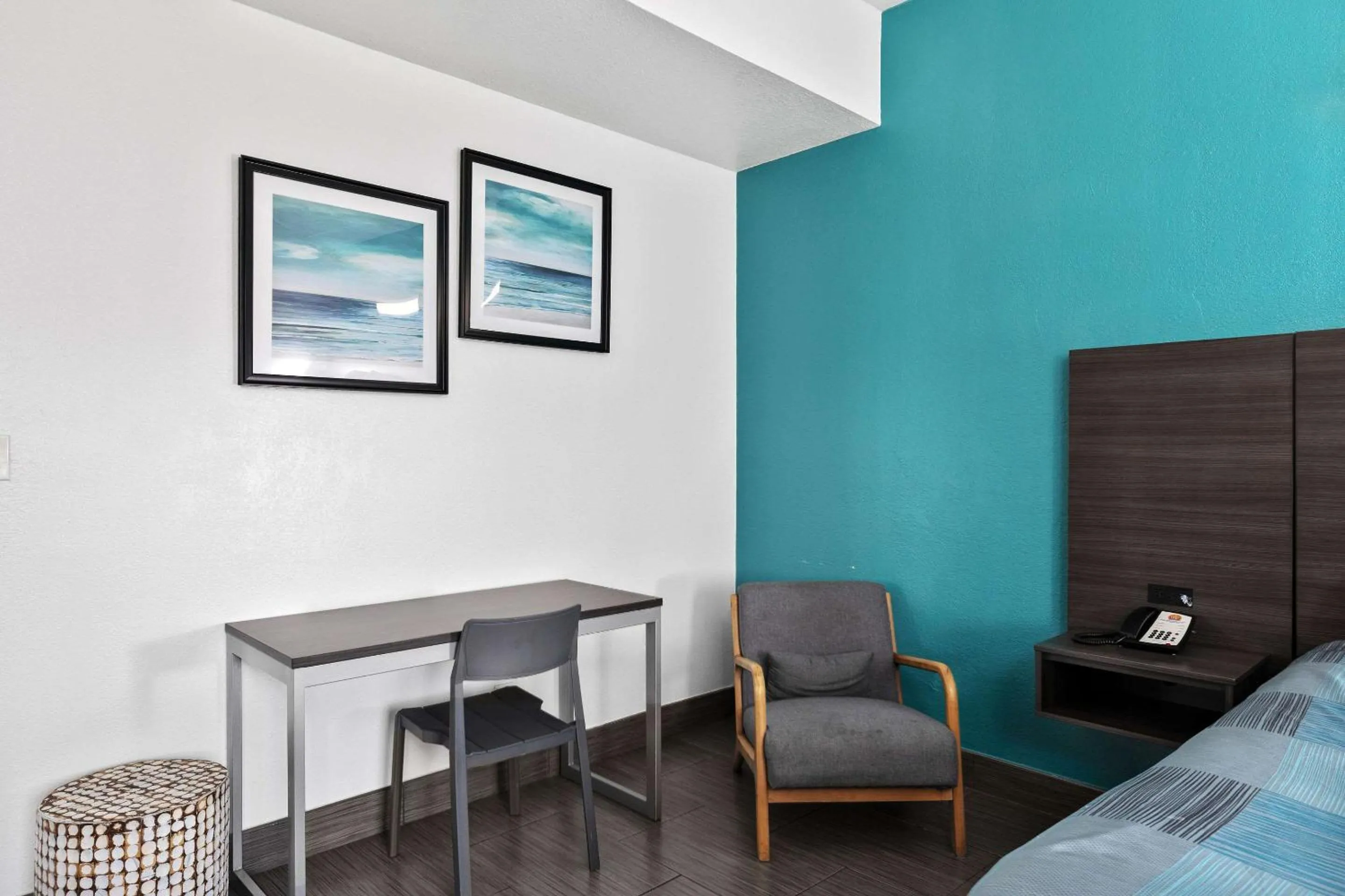 Bedroom, Bed in WindWater Hotel and Marina