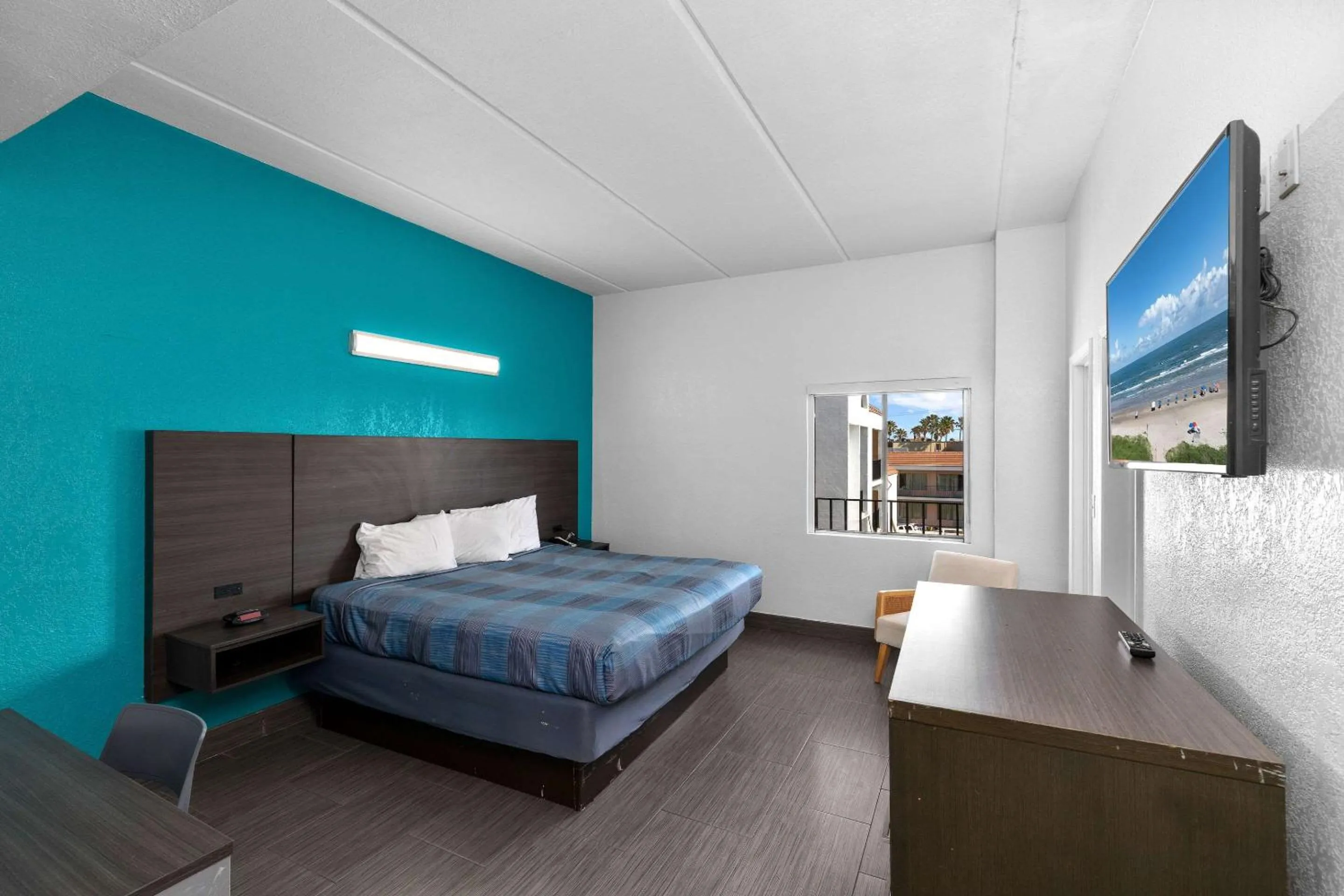 Bedroom, Bed in WindWater Hotel and Marina