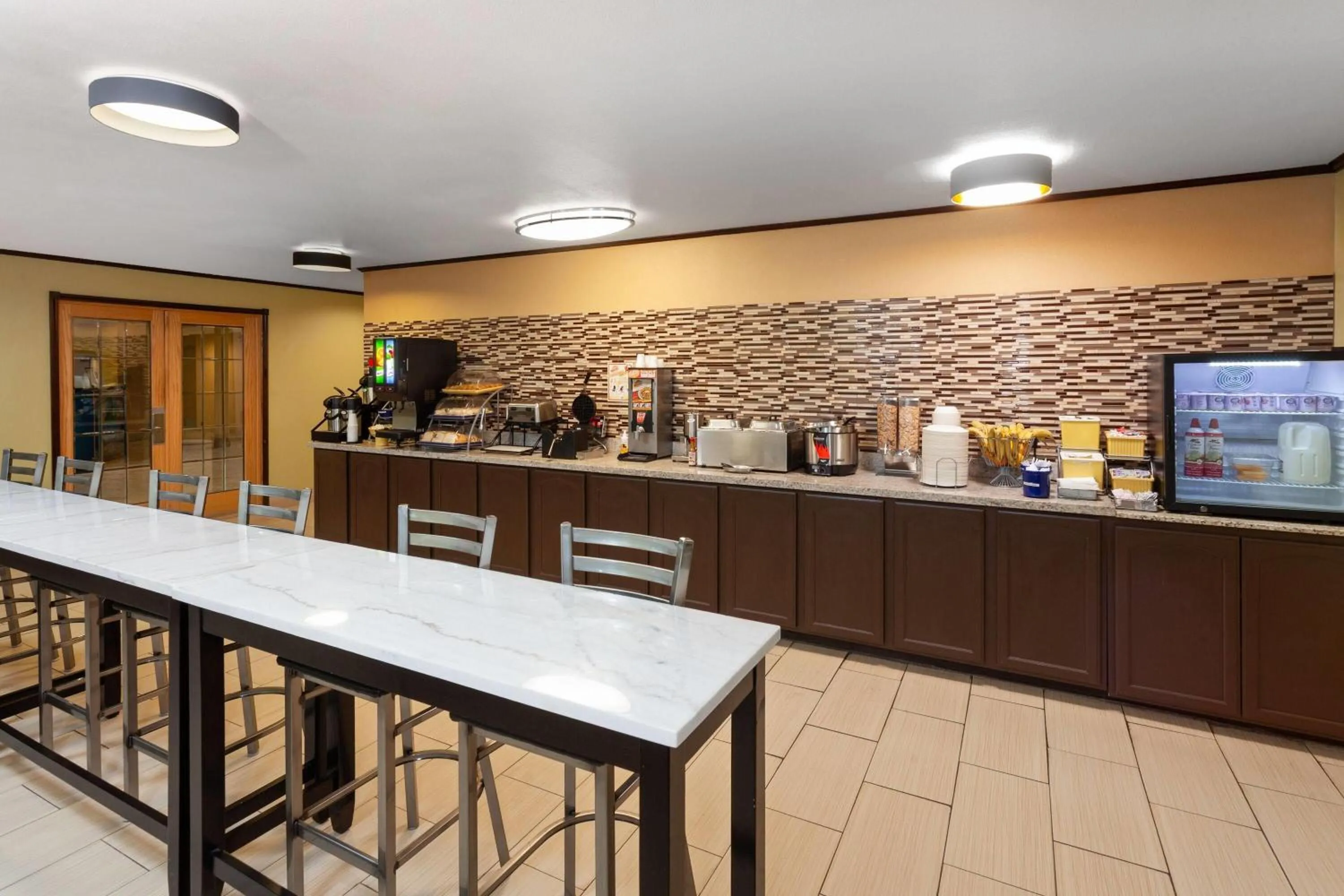Breakfast in Days Inn & Suites by Wyndham Spokane Airport Airway Heights