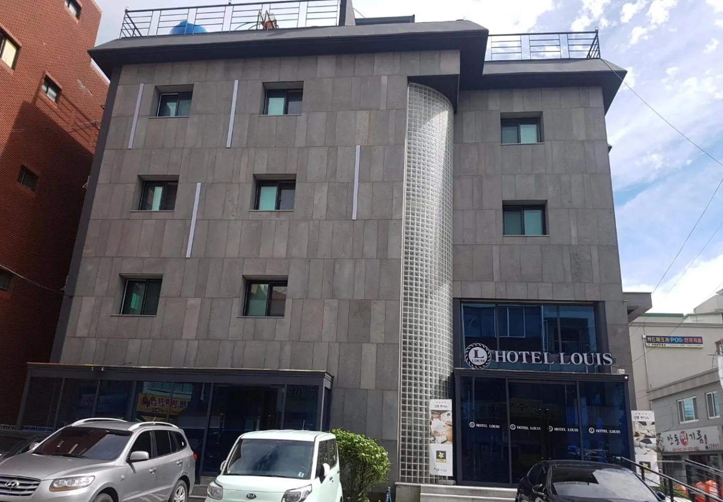 Property building in Louis Hotel