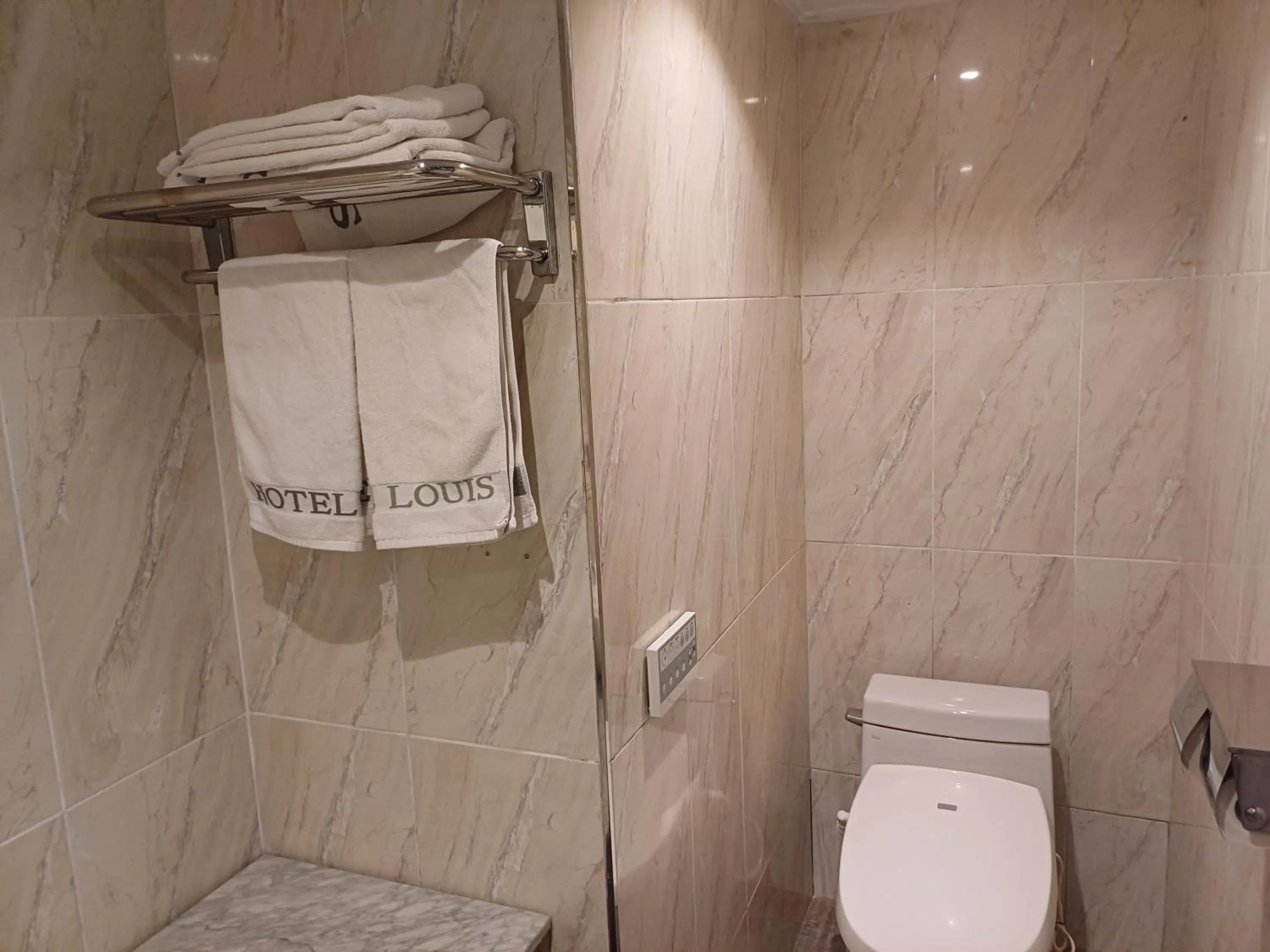 Toilet in Louis Hotel