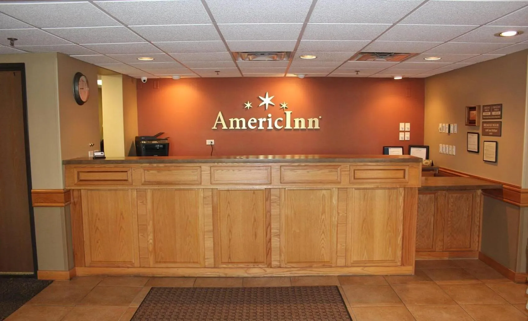 Lobby or reception in AmericInn by Wyndham Cedar Rapids Airport