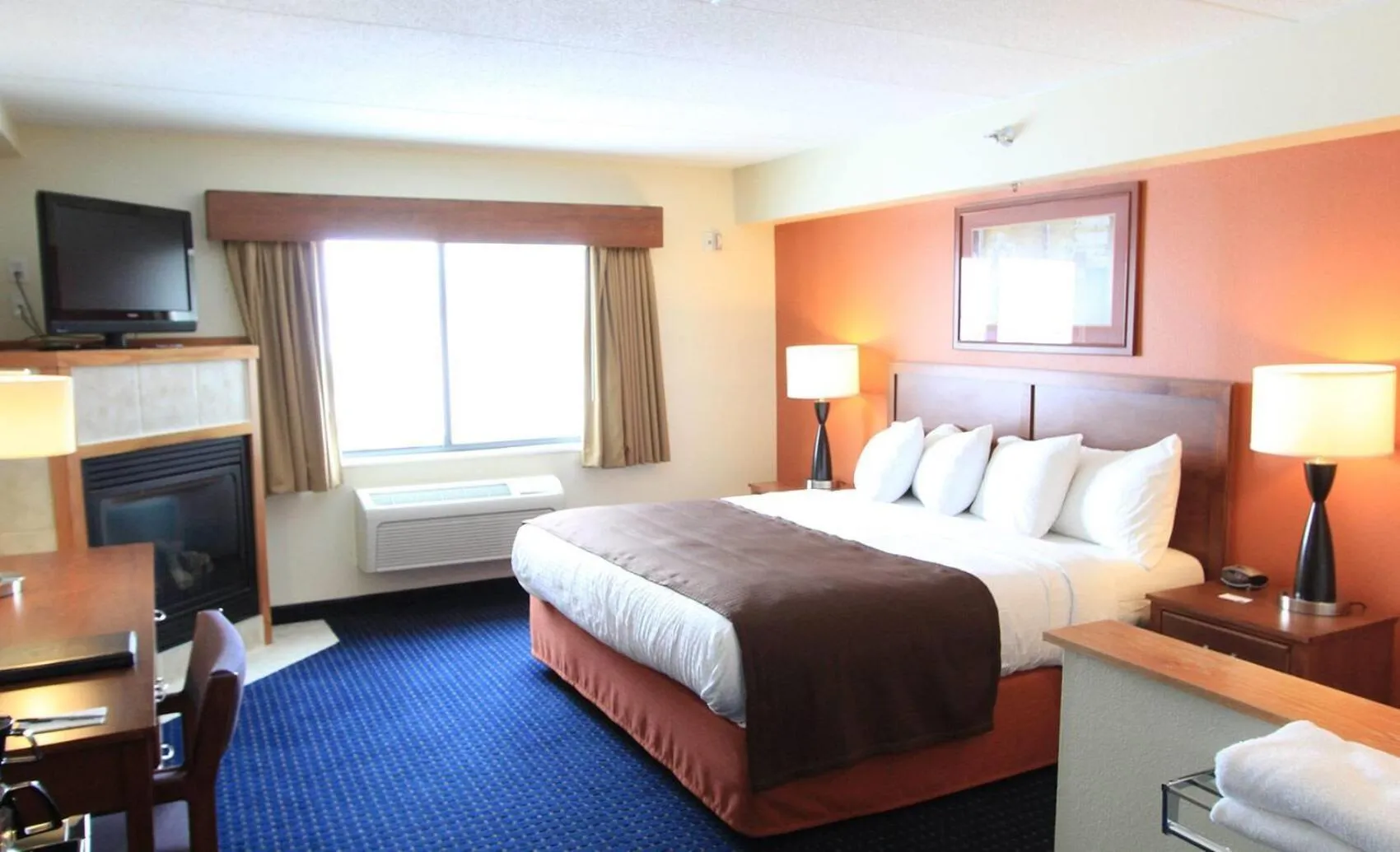 Photo of the whole room, Bed in AmericInn by Wyndham Cedar Rapids Airport