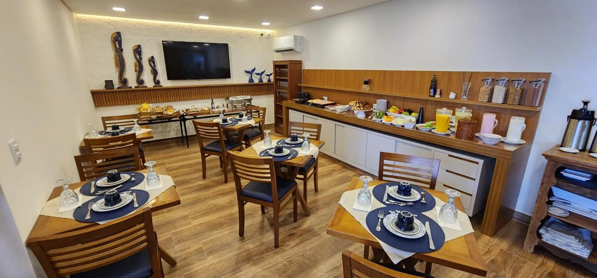 Restaurant/places to eat in Pousada Santorini