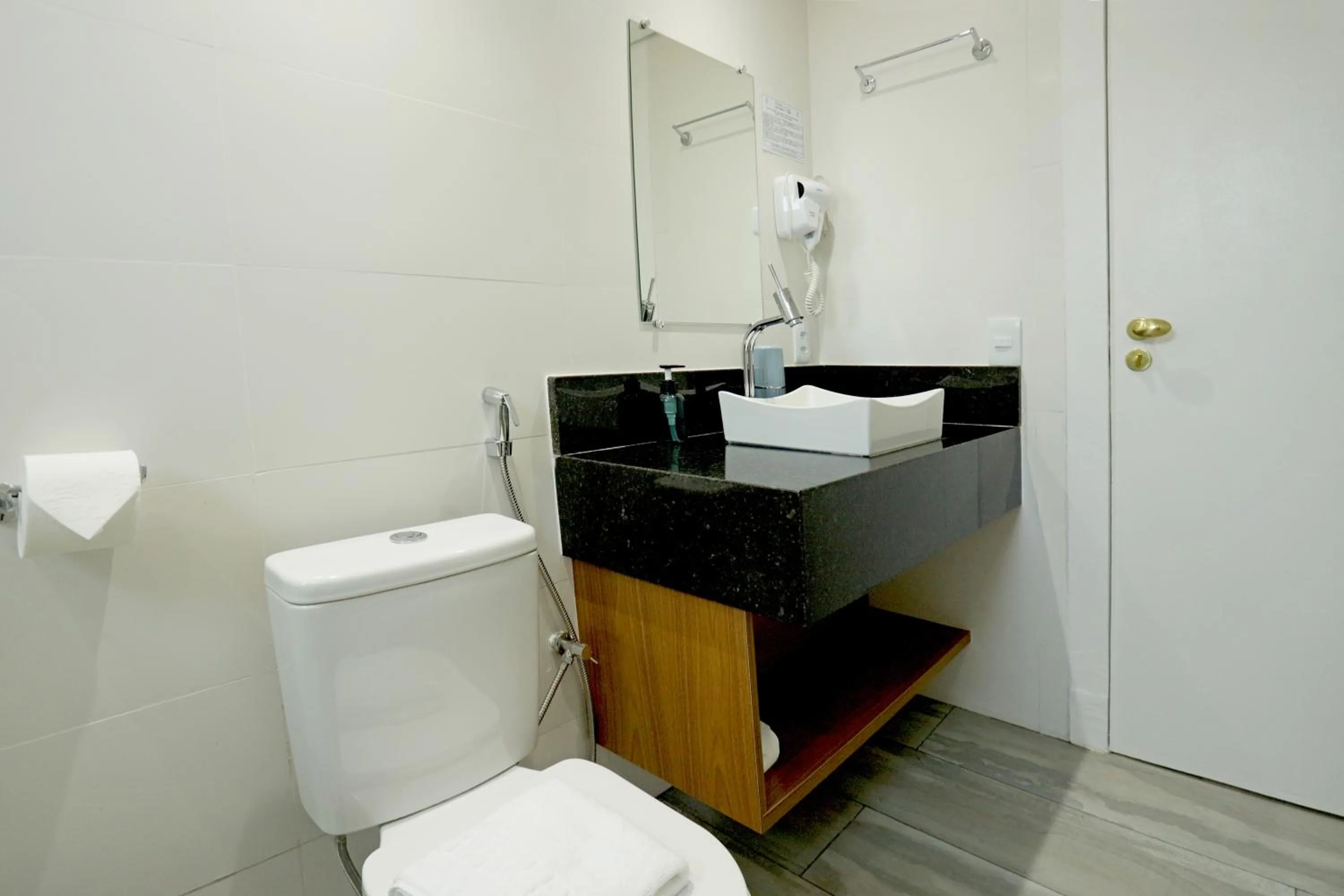 Toilet in Pousada Santorini