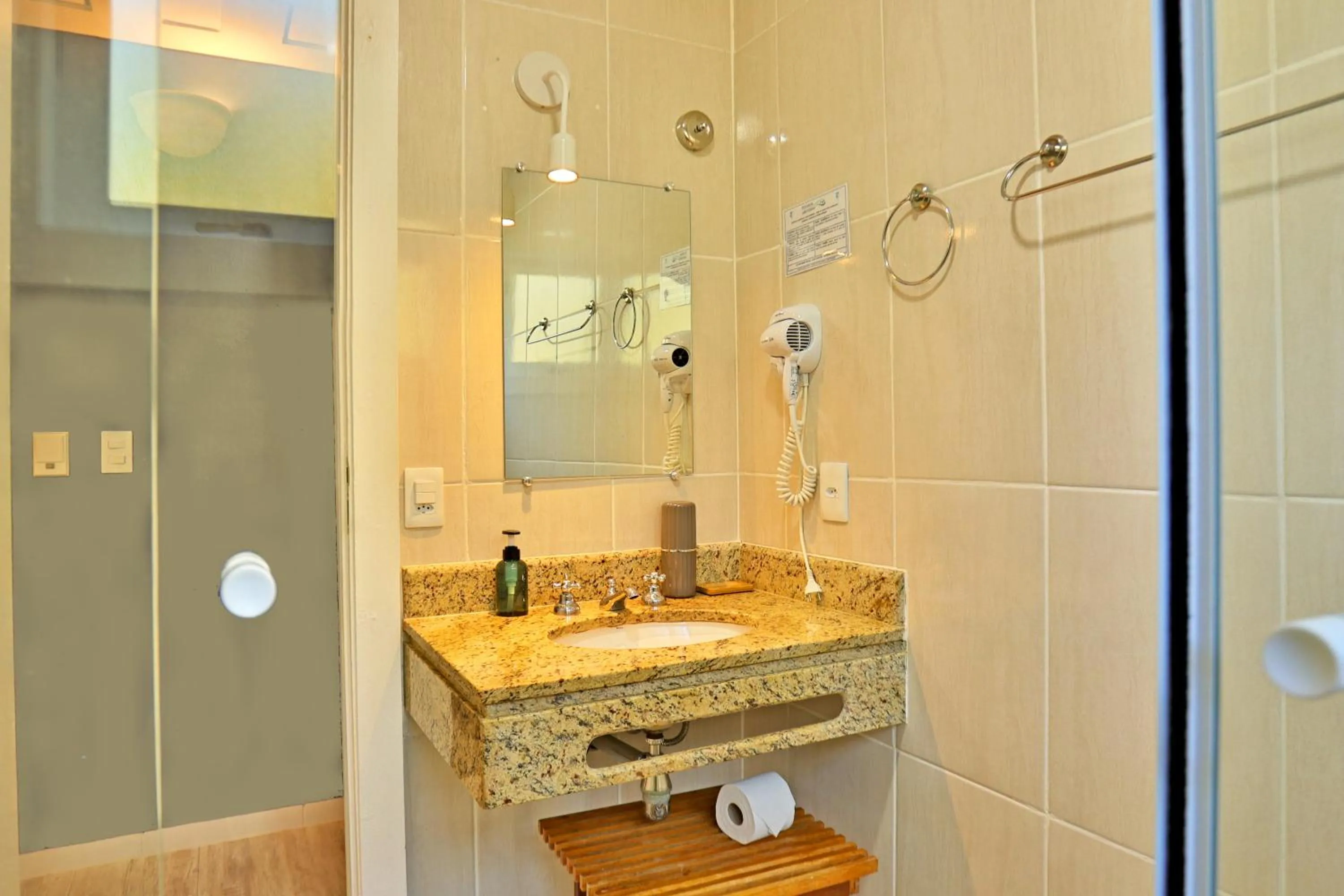 Toilet in Pousada Santorini