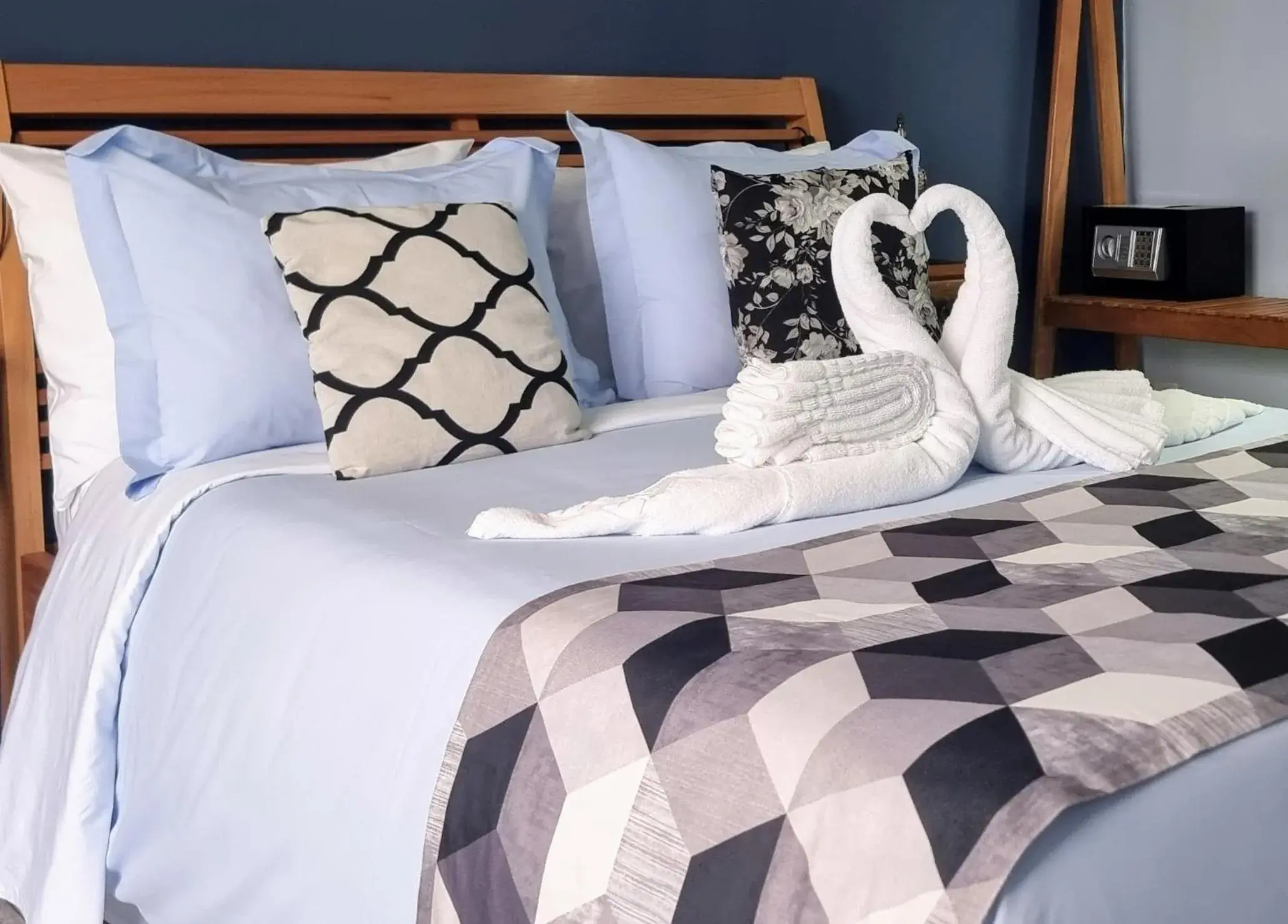 Deluxe Double Room with Side Sea View in Pousada Santorini Deluxe Double Room with Side Sea View in Pousada Santorini