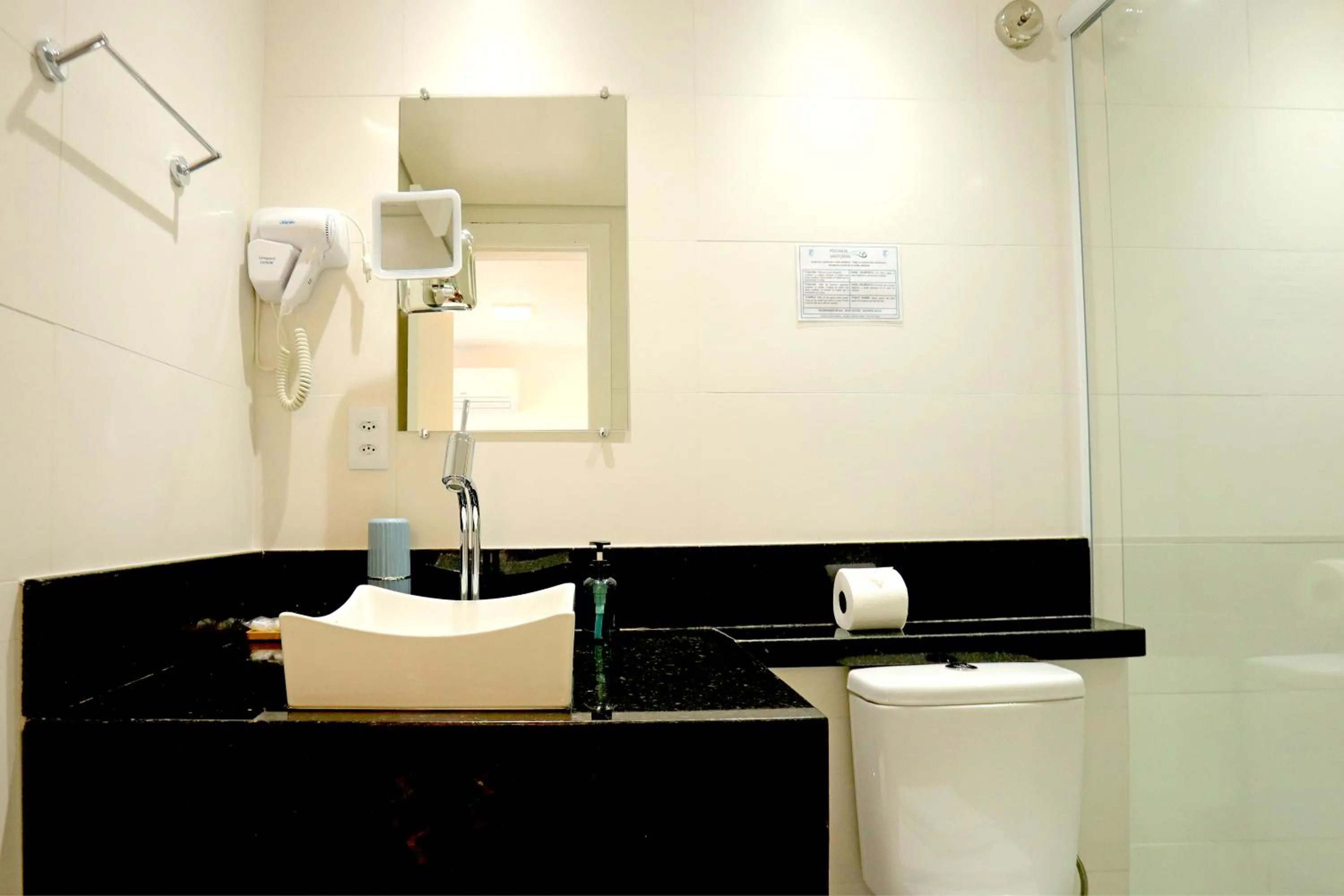 Toilet in Pousada Santorini