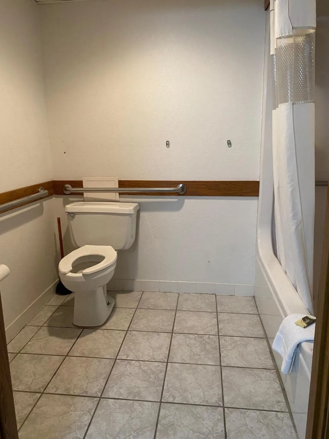 Shower in Americas Best Value Inn Champaign