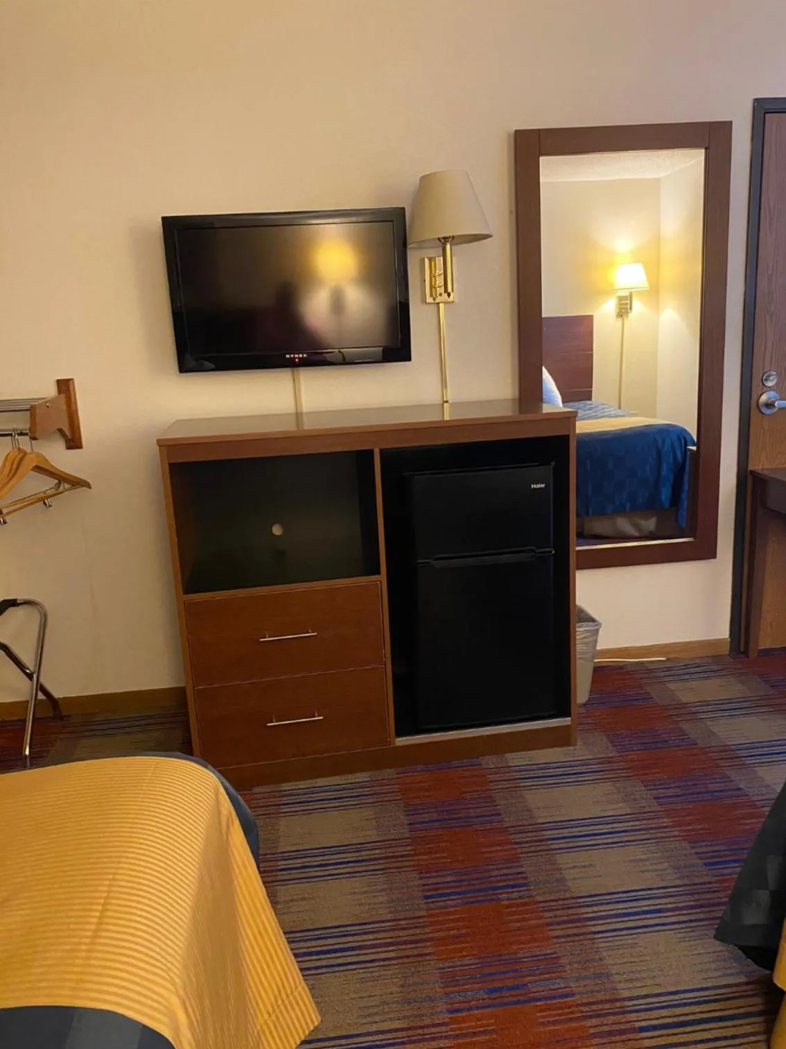 Bed in Americas Best Value Inn Champaign