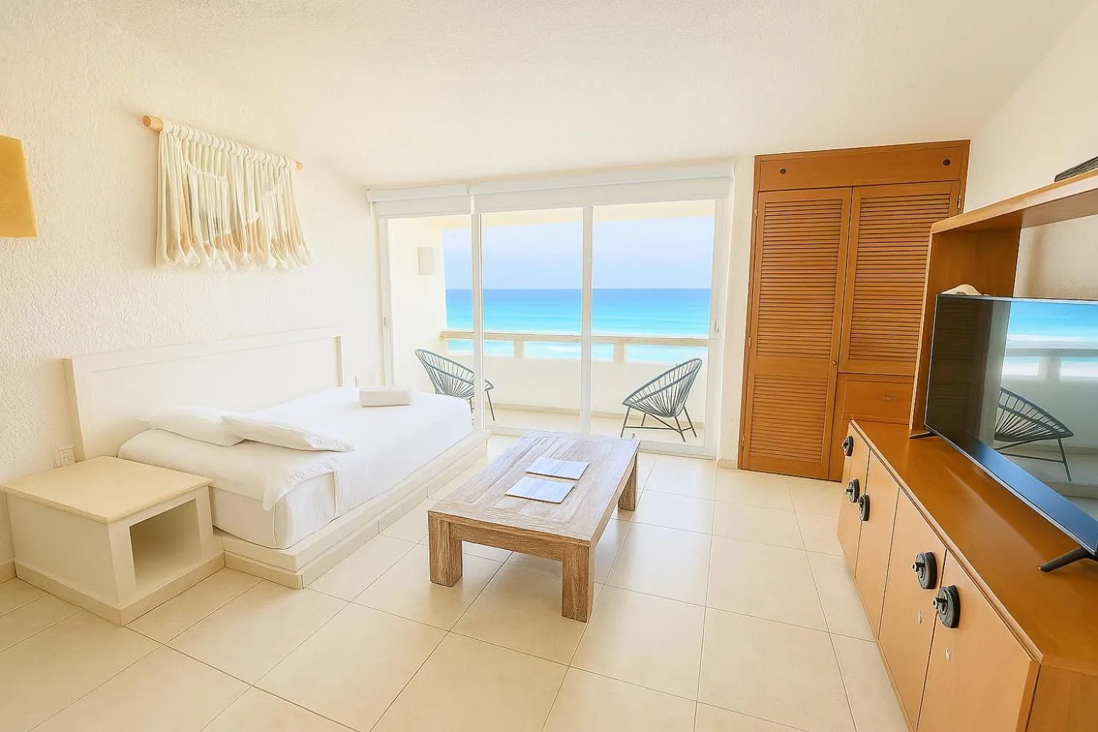 Bedroom, Bed in Beach Front Condos in Hotel Zone