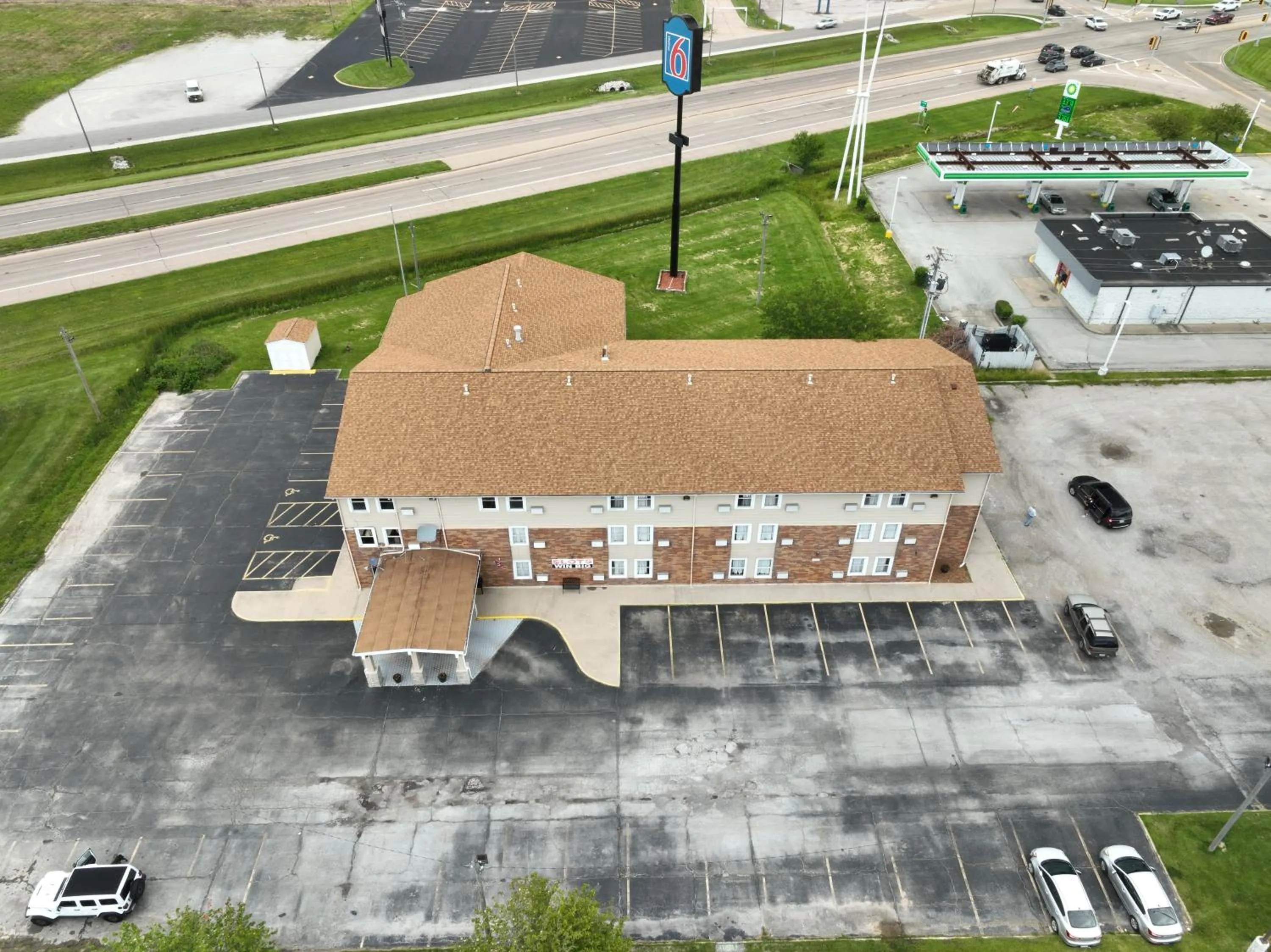 Property building in Motel 6 Litchfield, IL