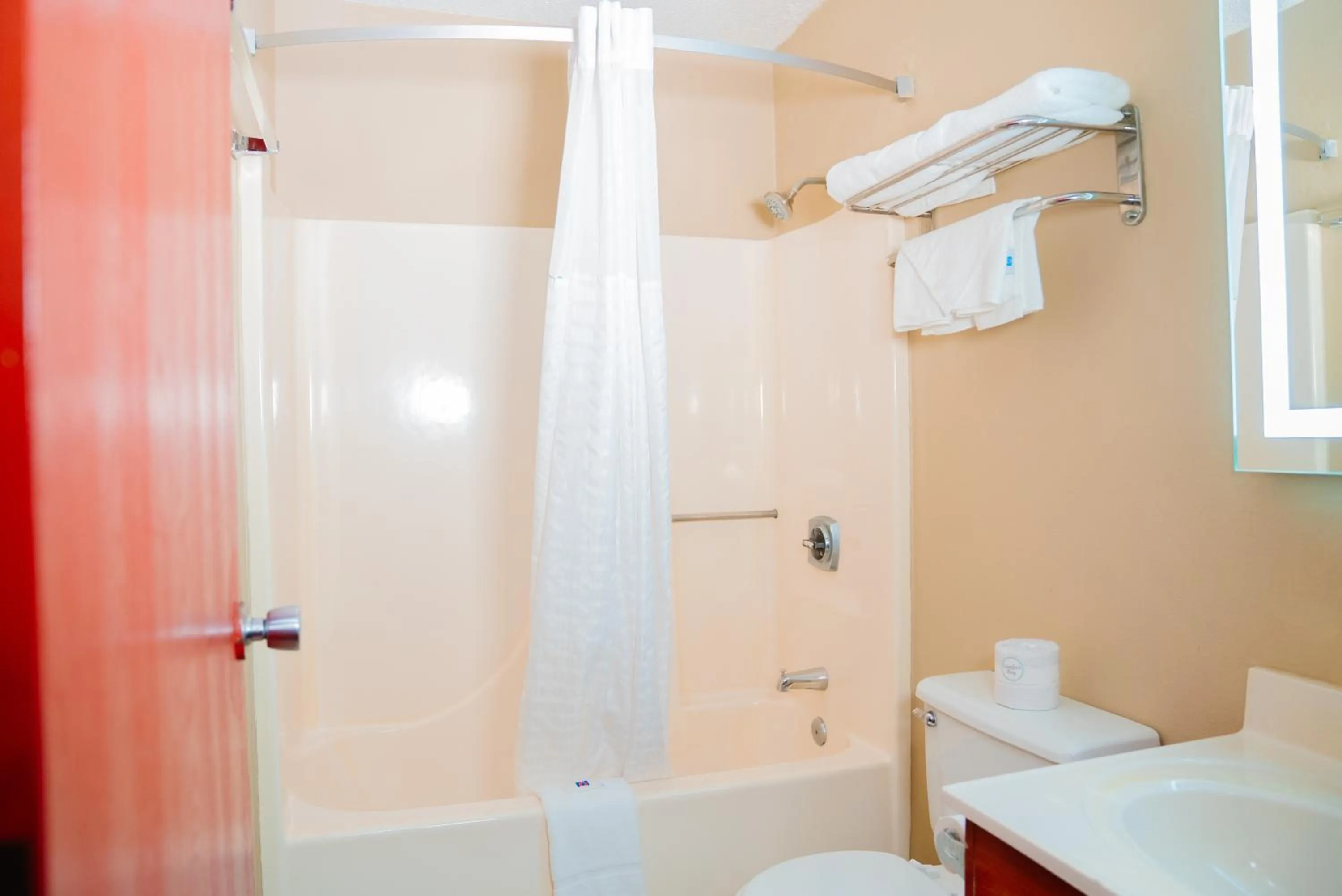 Bathroom in Motel 6 Litchfield, IL