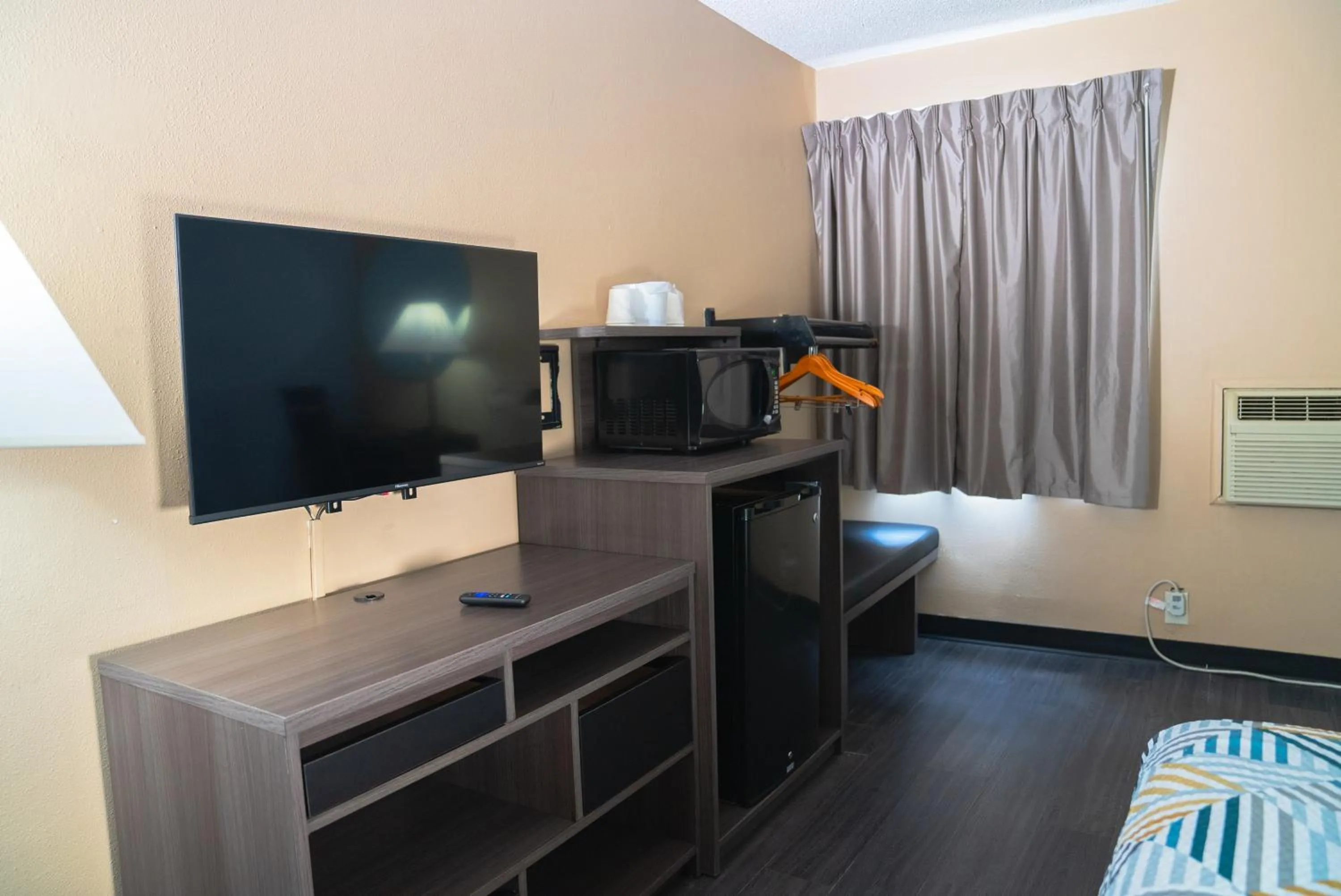 Bedroom, Bed in Motel 6 Litchfield, IL