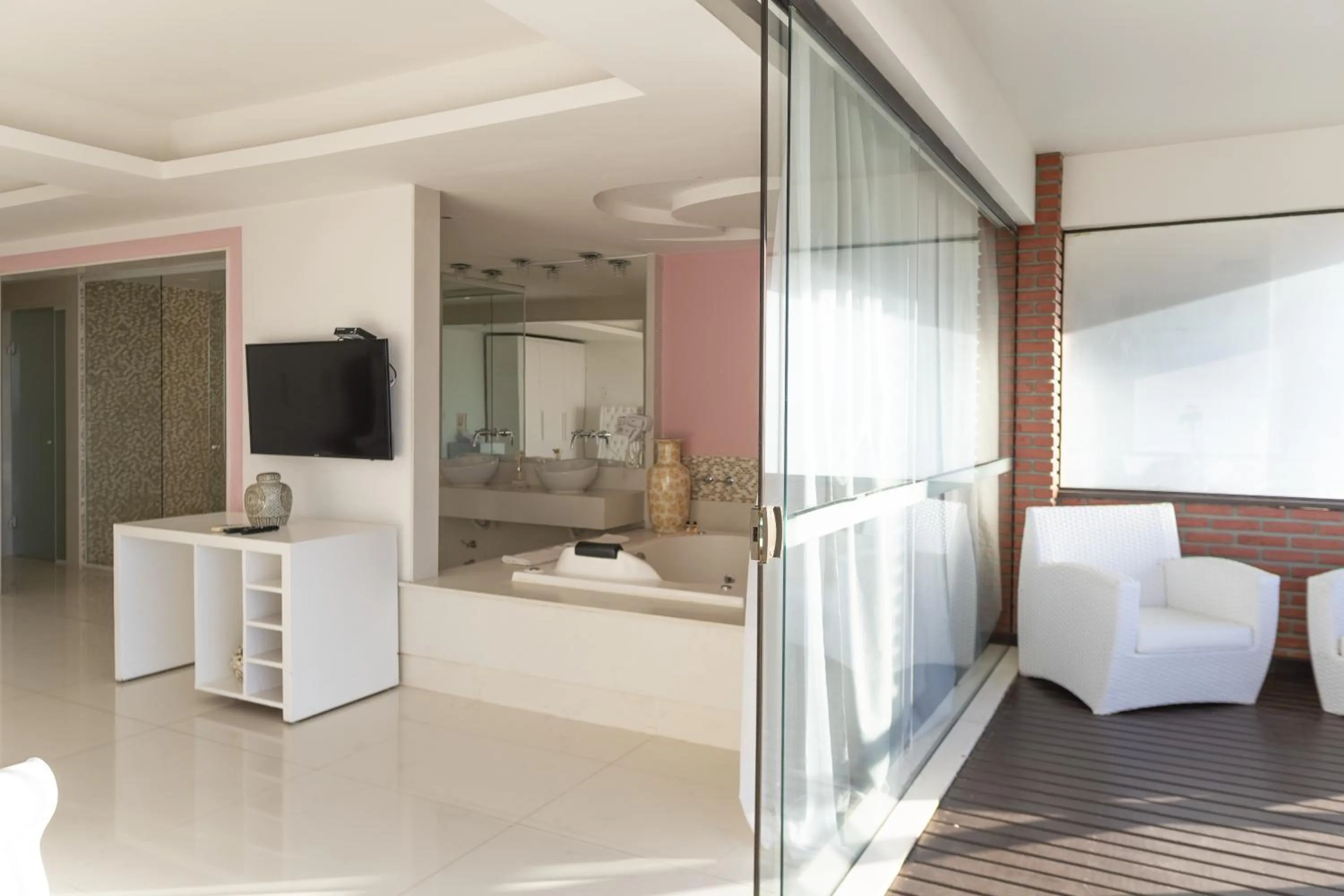 Hot Tub, Bed in Costa do Sol Boutique Hotel