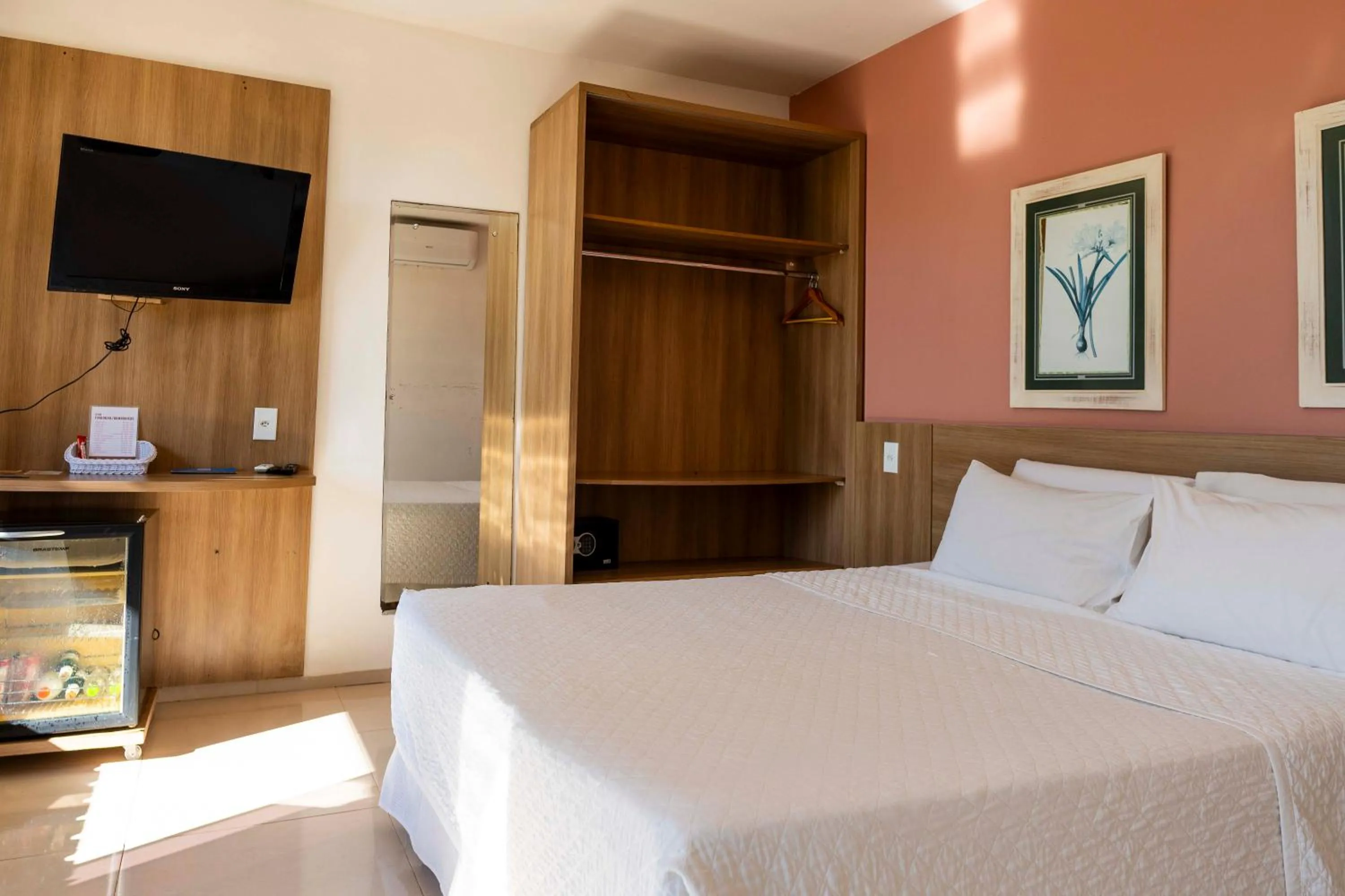TV and multimedia, Bed in Costa do Sol Boutique Hotel