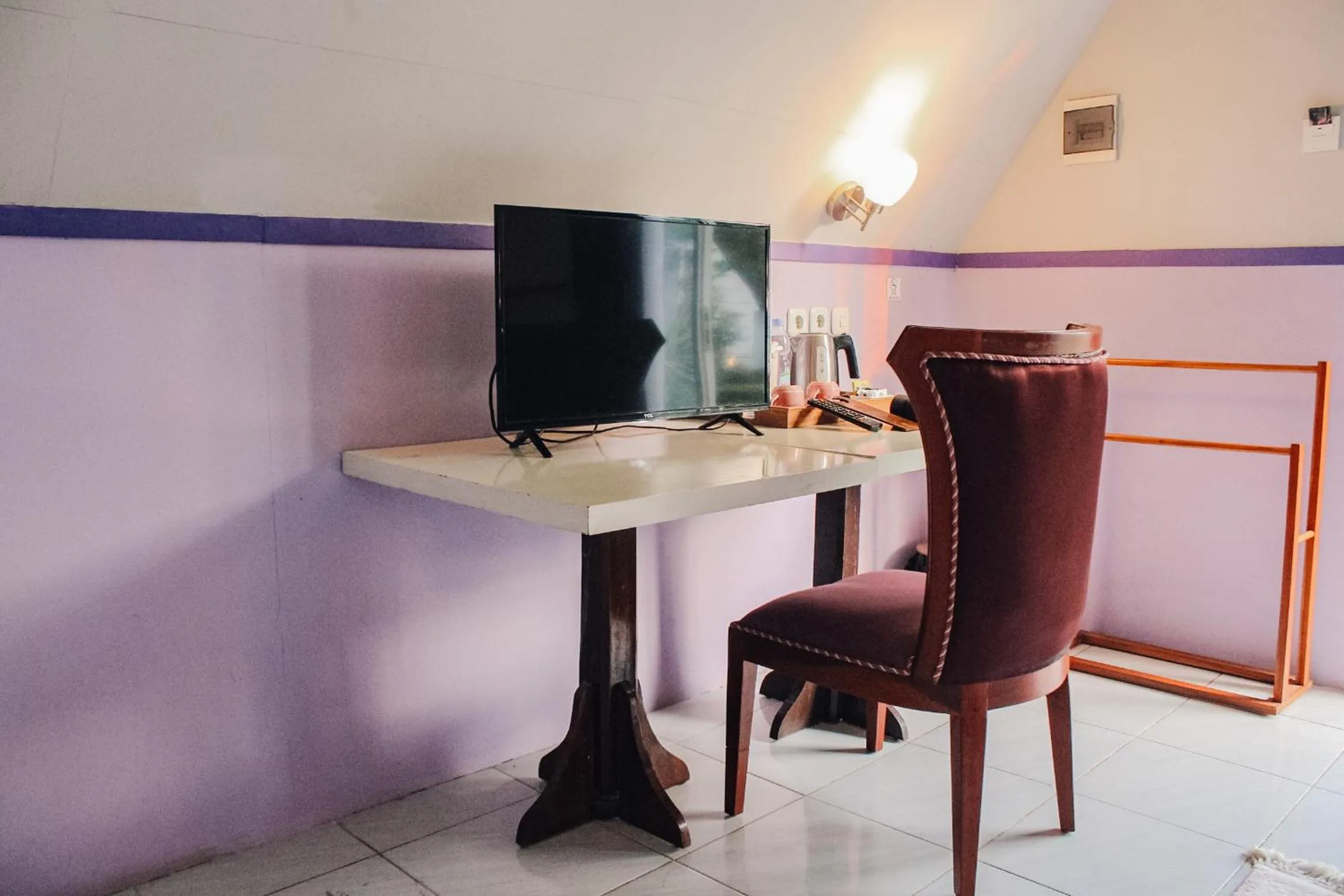 TV and multimedia in Seaside Villa & Muse Beach Resto