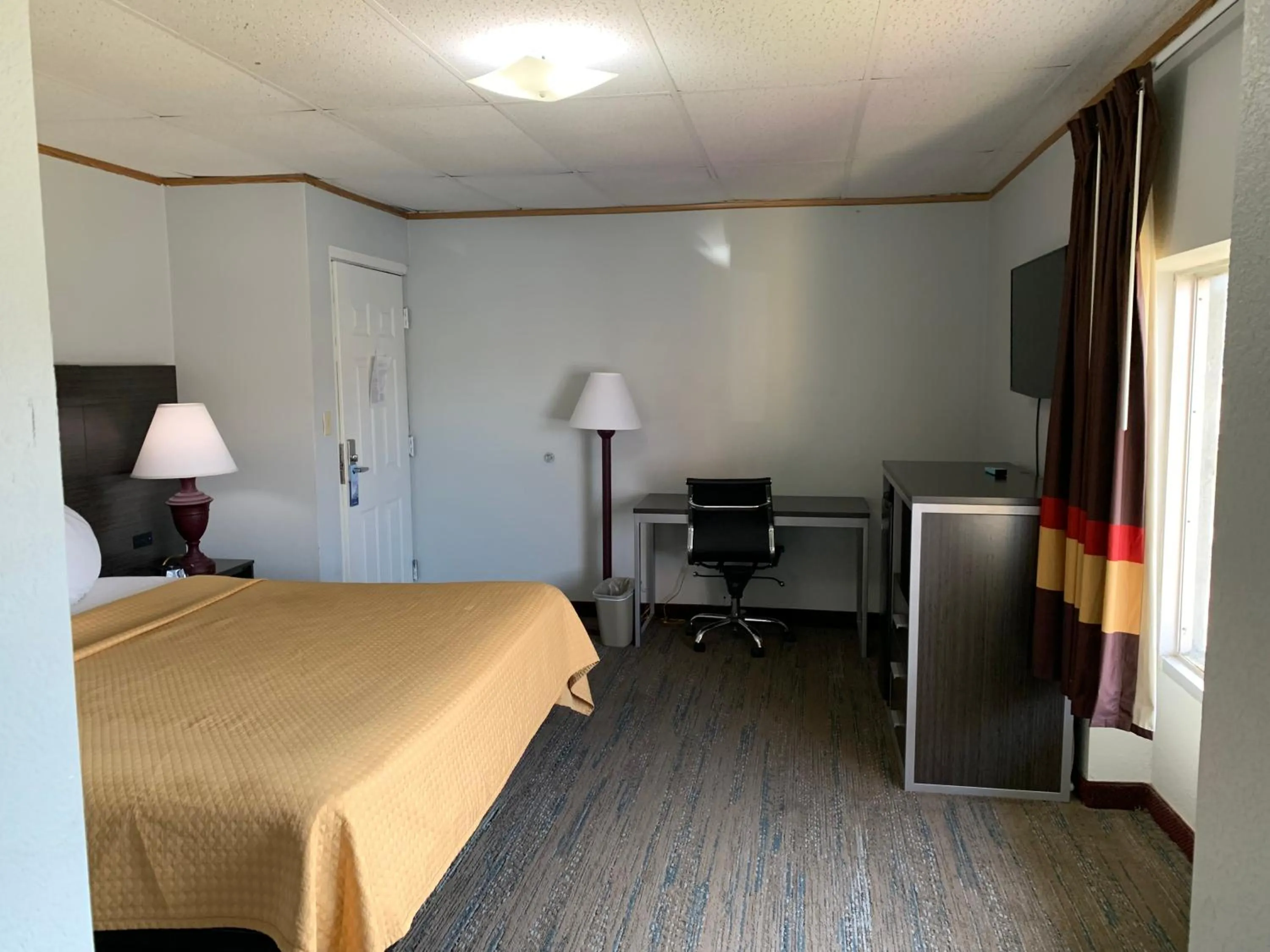 Bedroom, Bed in Pigeon Forge Parkway Inn