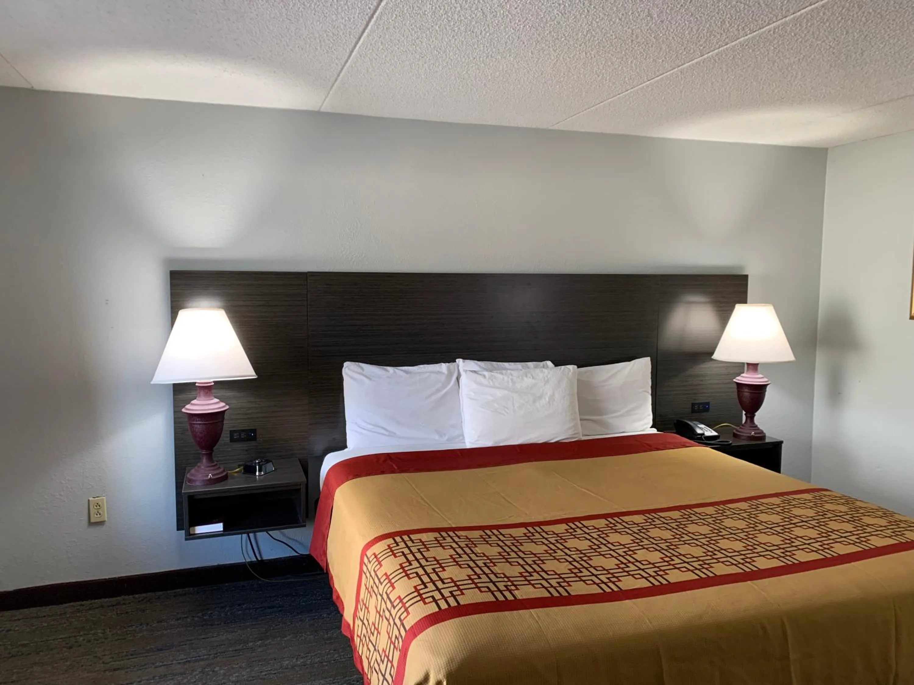 Bed in Pigeon Forge Parkway Inn