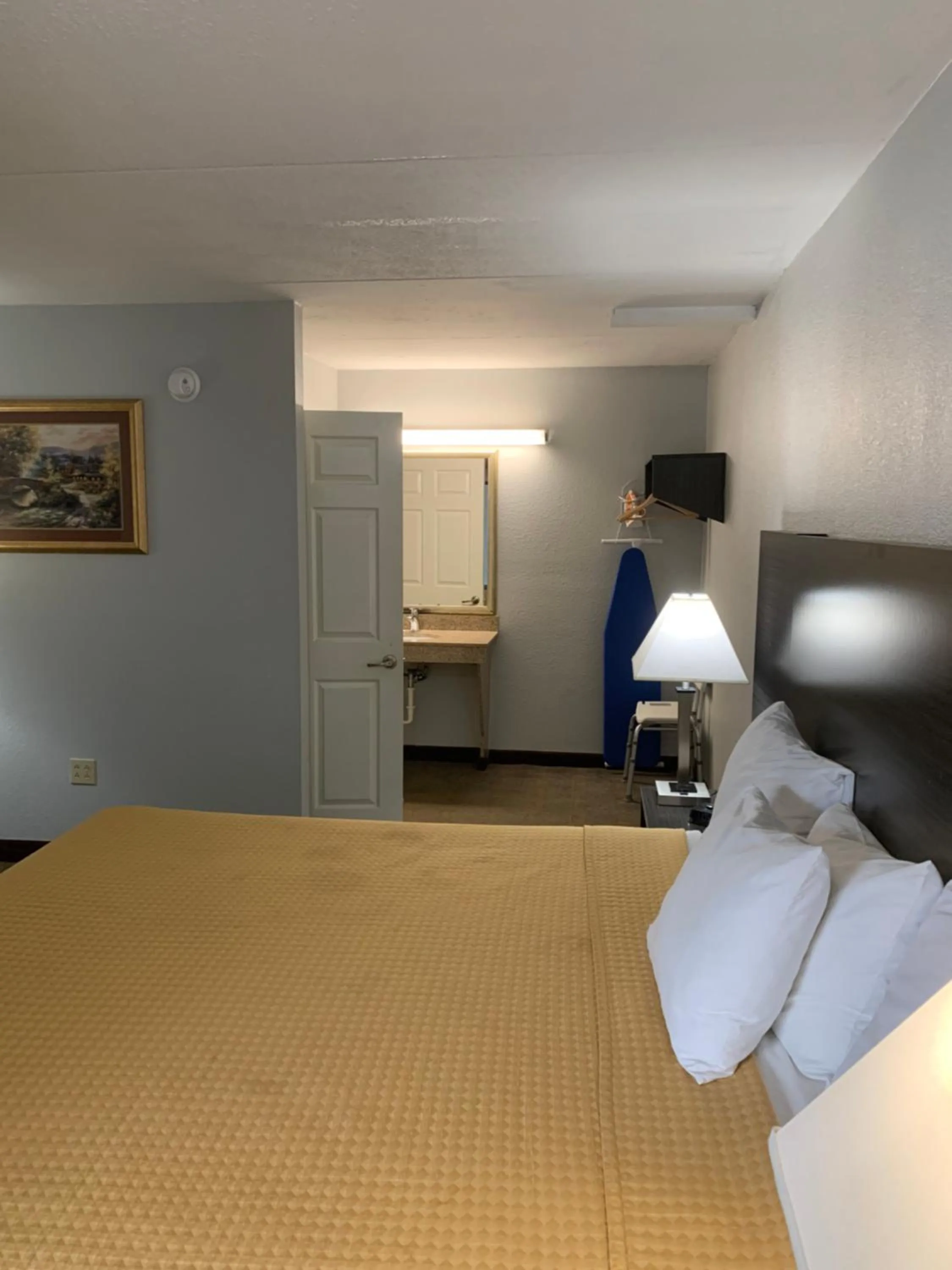 Bed in Pigeon Forge Parkway Inn