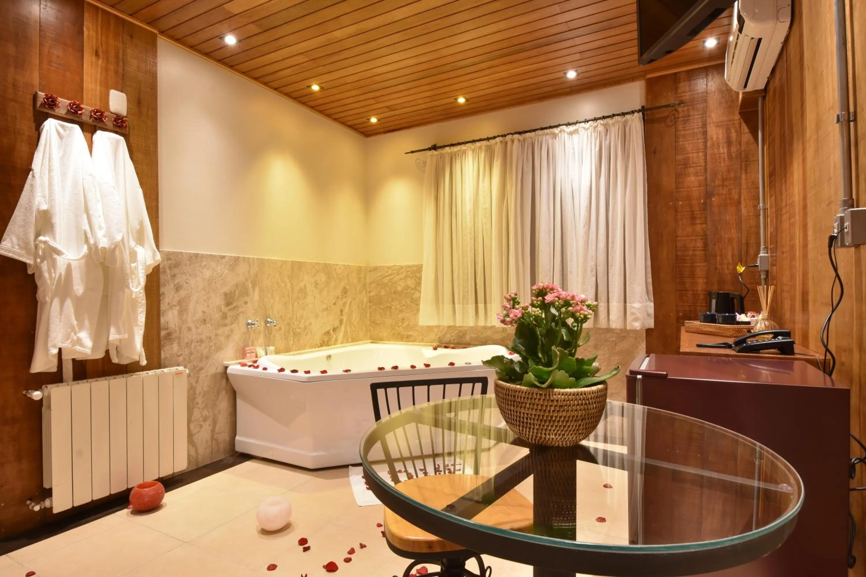 Hot Tub in Pousada Borô