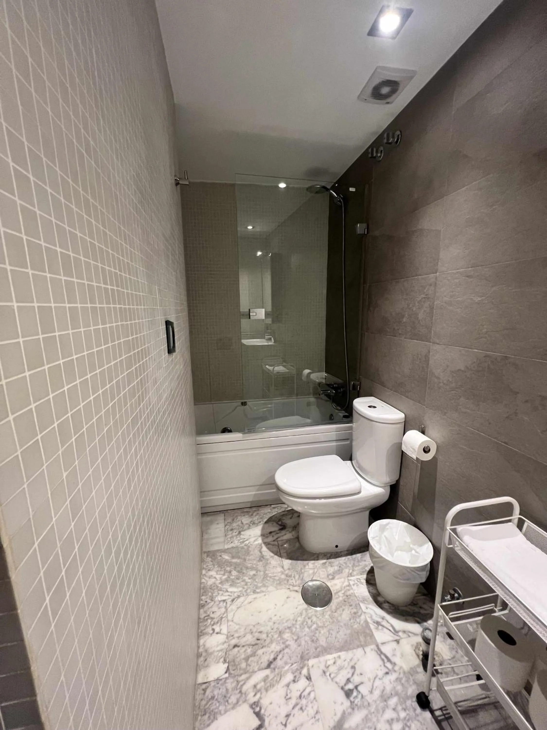 Bathroom in Ático San Bernardo Terraza y Parking Incluido