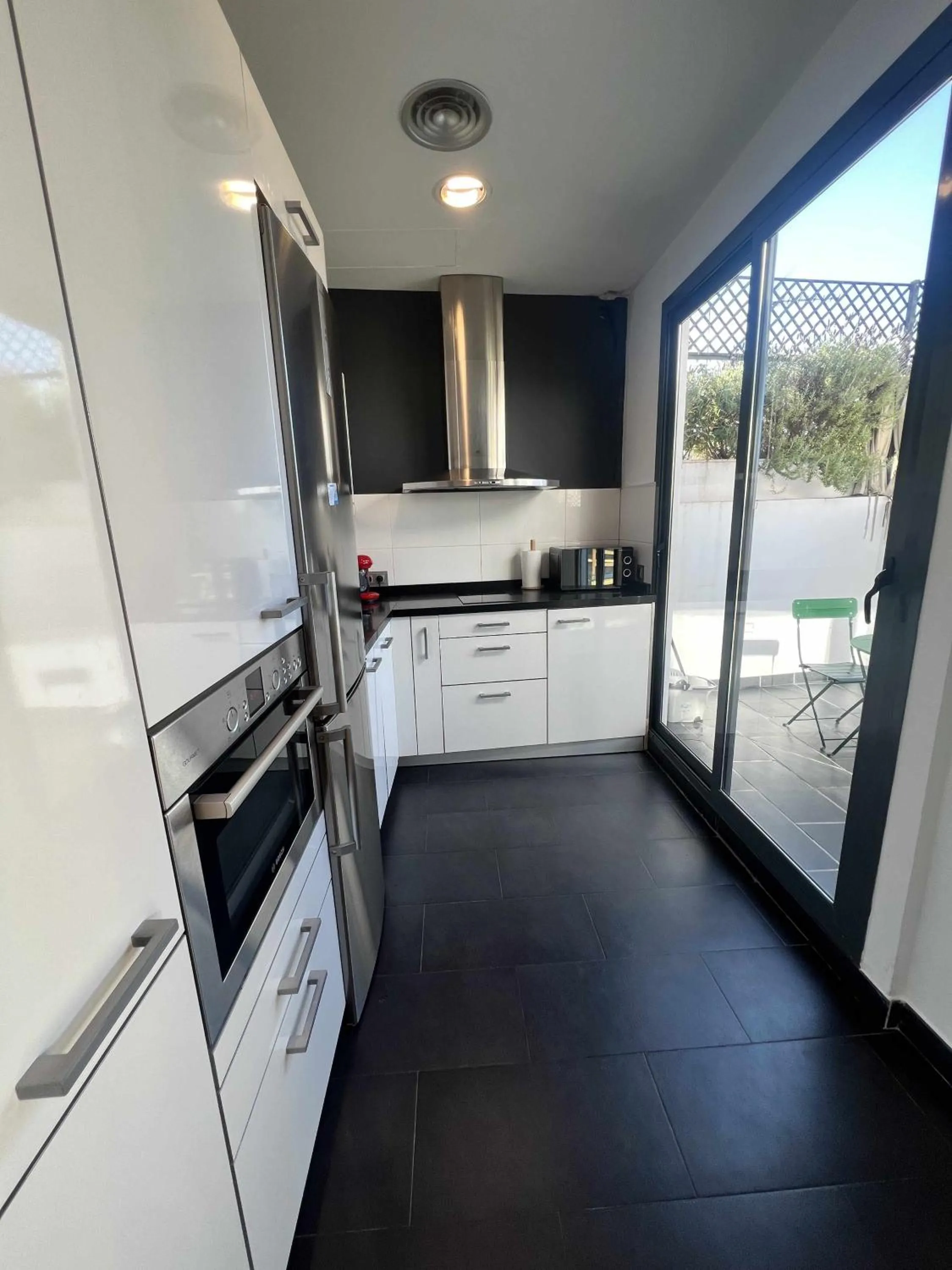 Kitchen or kitchenette in Ático San Bernardo Terraza y Parking Incluido