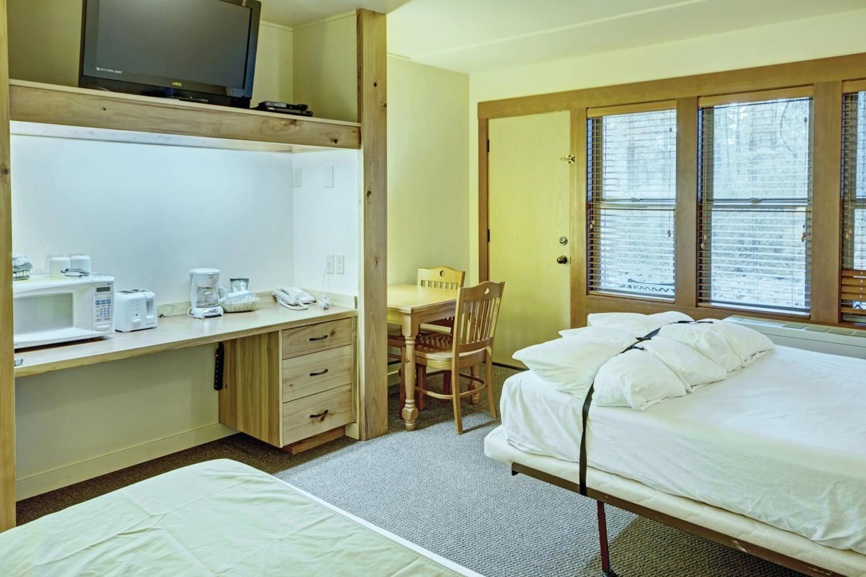 Photo of the whole room, Bed in Seventh Mountain Resort