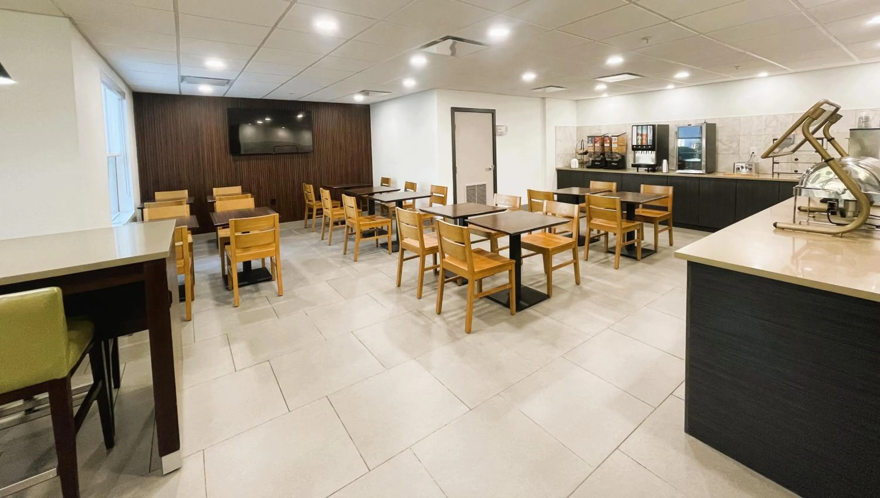 Buffet breakfast in Wingate by Wyndham Matthews - Charlotte