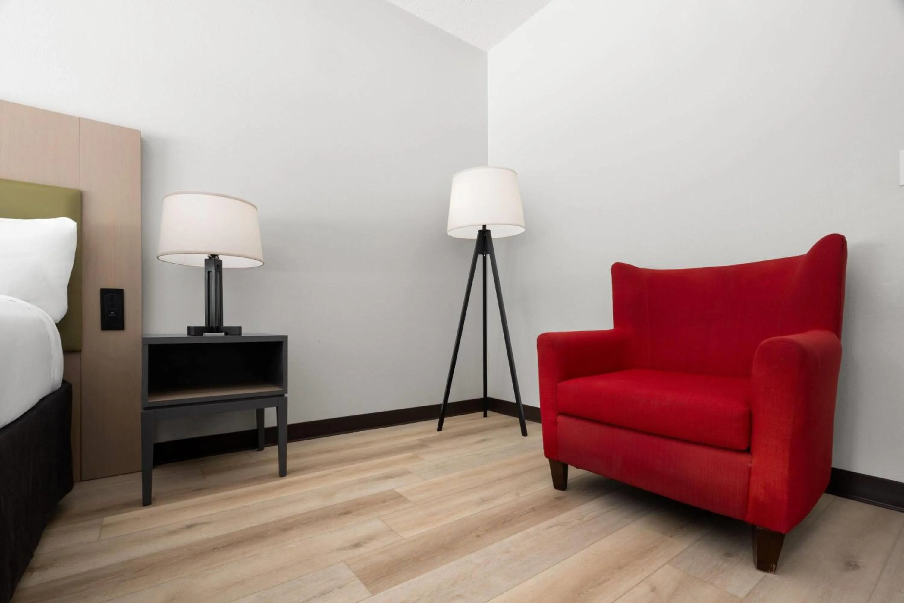 Photo of the whole room in Wingate by Wyndham Matthews - Charlotte