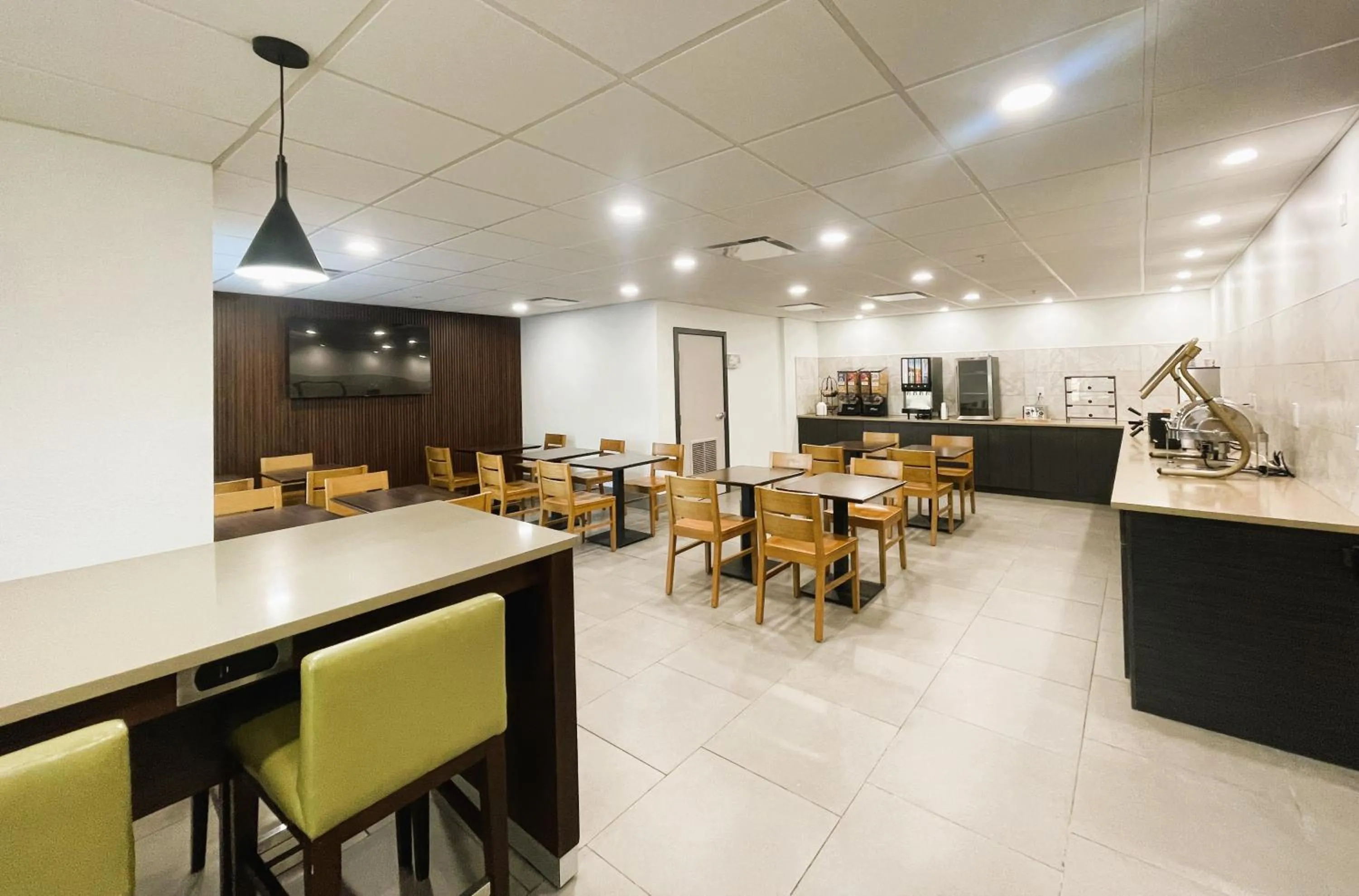 Buffet breakfast in Wingate by Wyndham Matthews - Charlotte