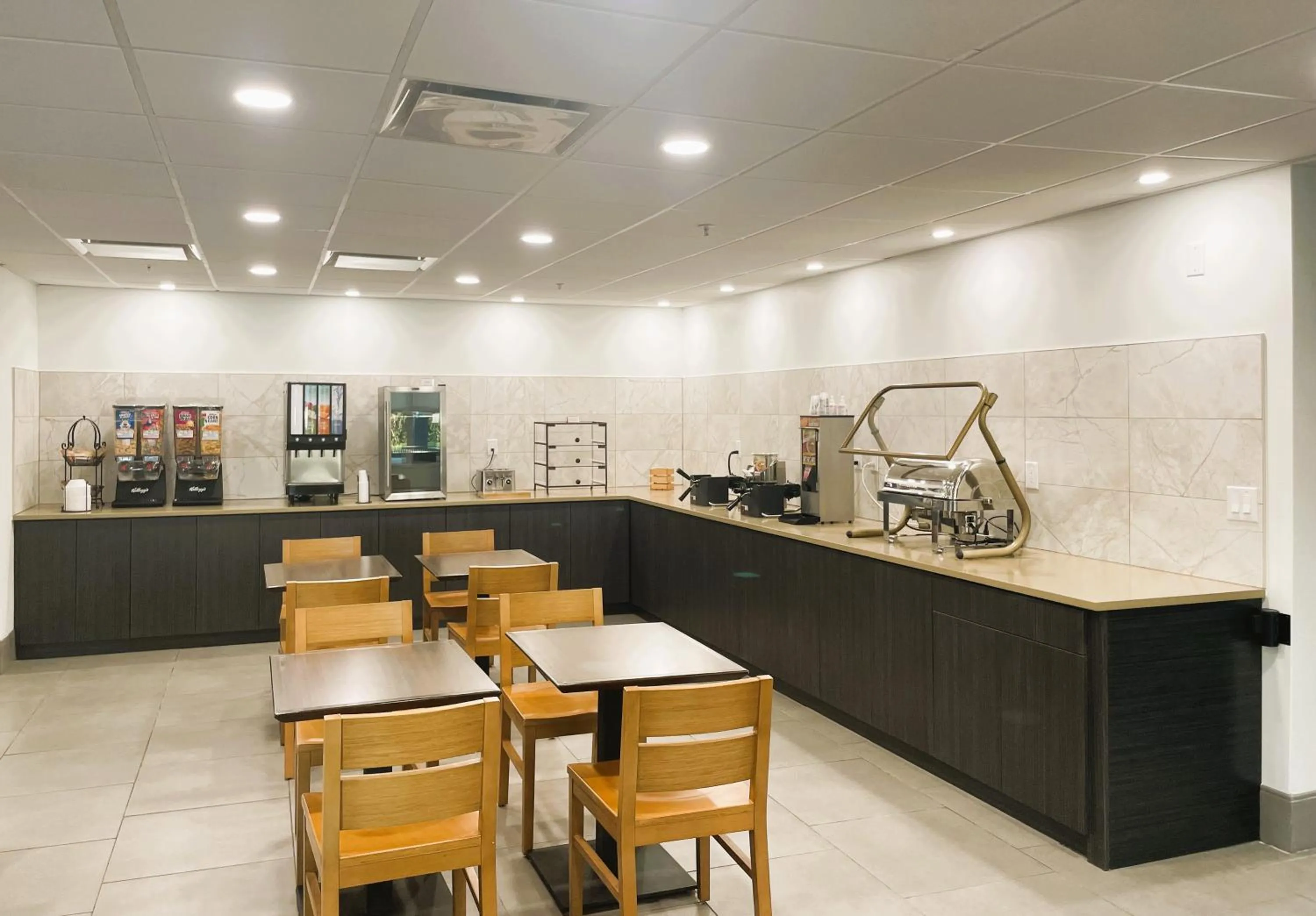 Buffet breakfast in Wingate by Wyndham Matthews - Charlotte