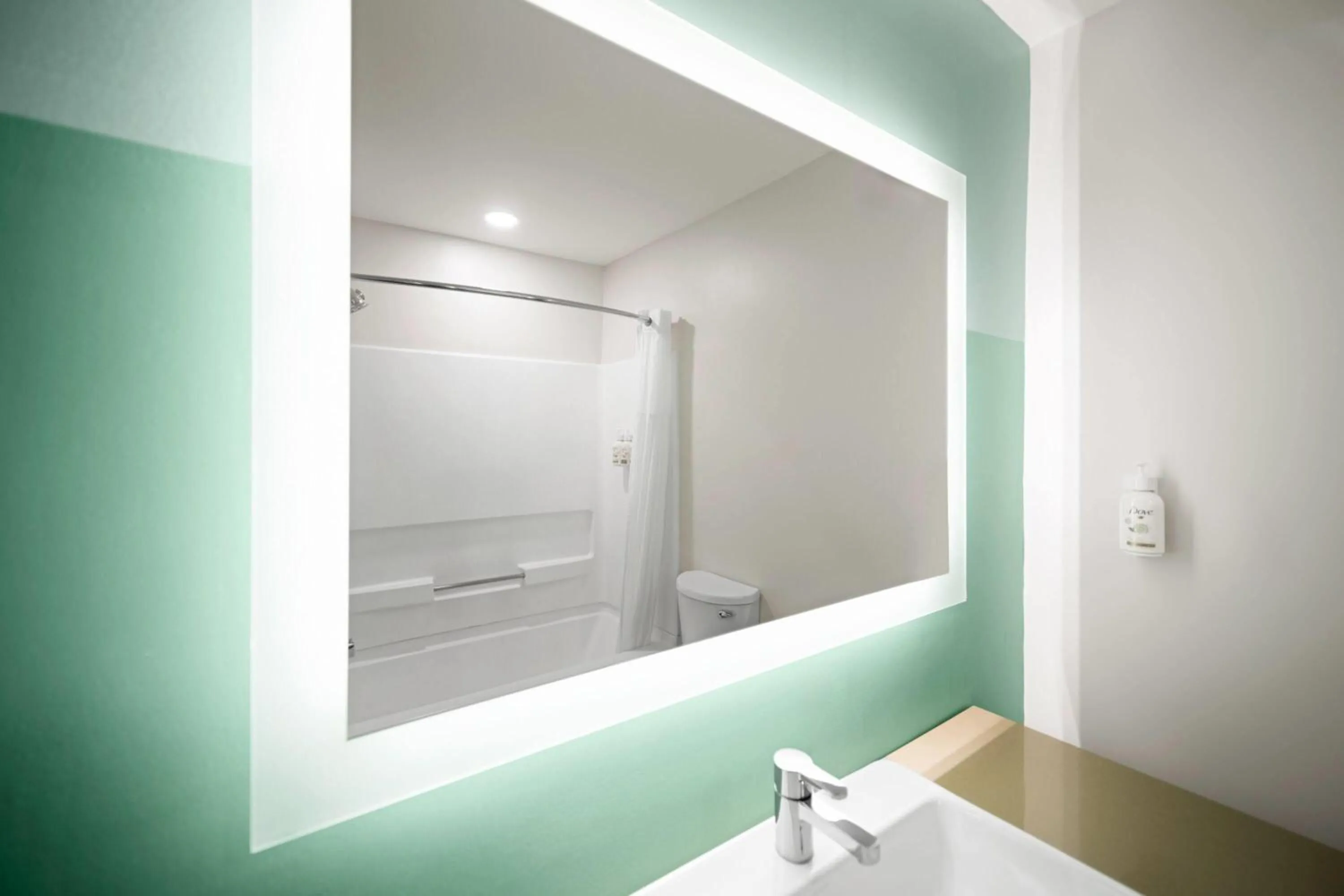 Bathroom in Wingate by Wyndham Matthews - Charlotte