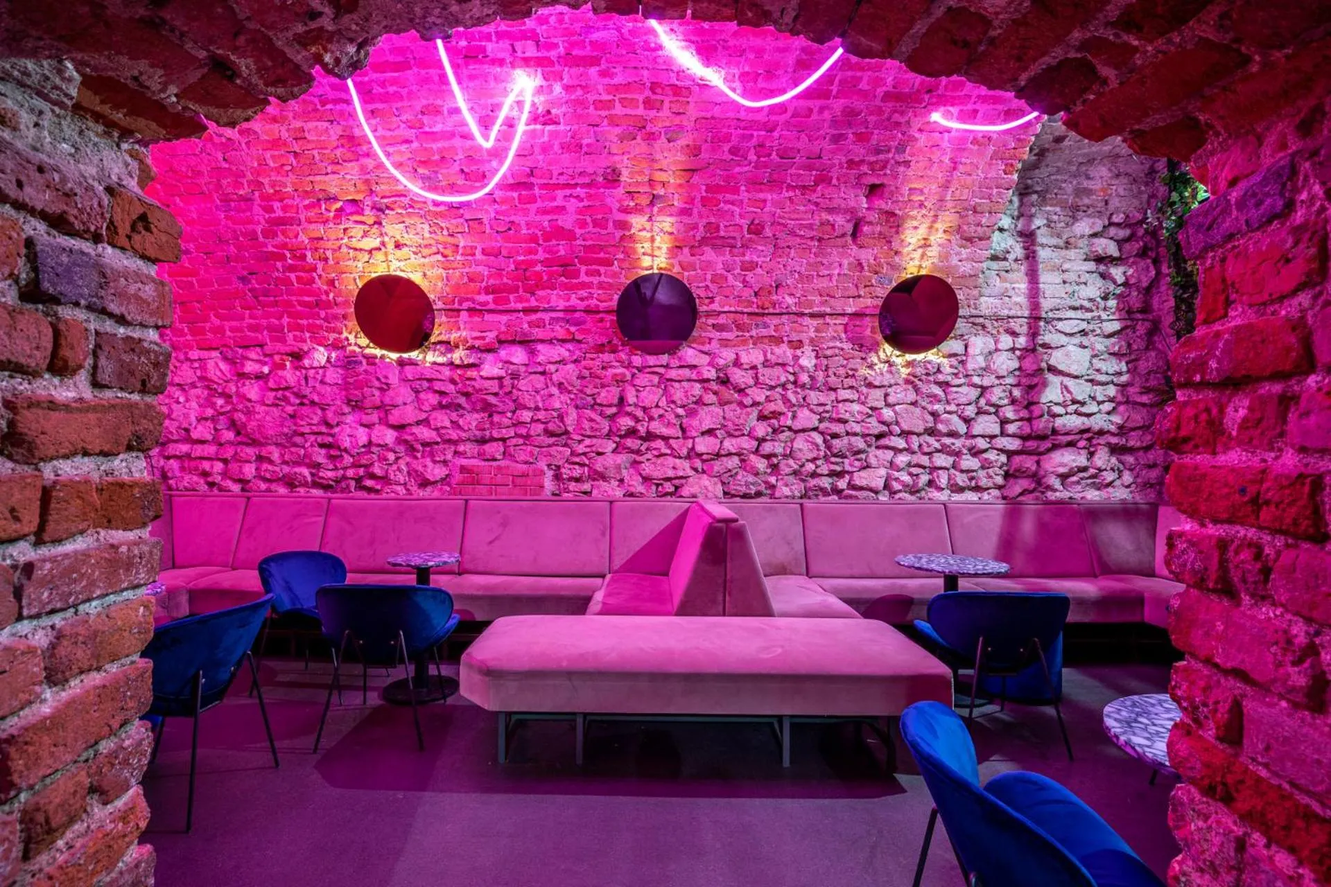 Nightclub / DJ in Draggo House Rooms - Old Town