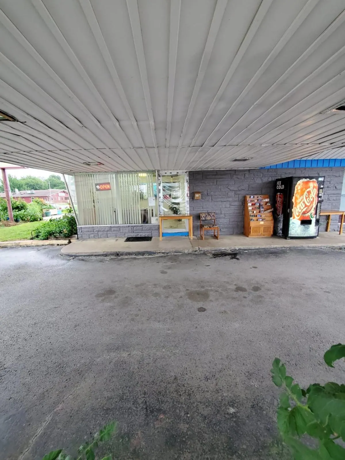 Facade/entrance in Gray Plaza Motel West Frankfort