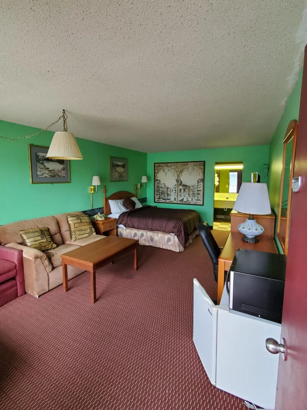 Photo of the whole room in Gray Plaza Motel West Frankfort