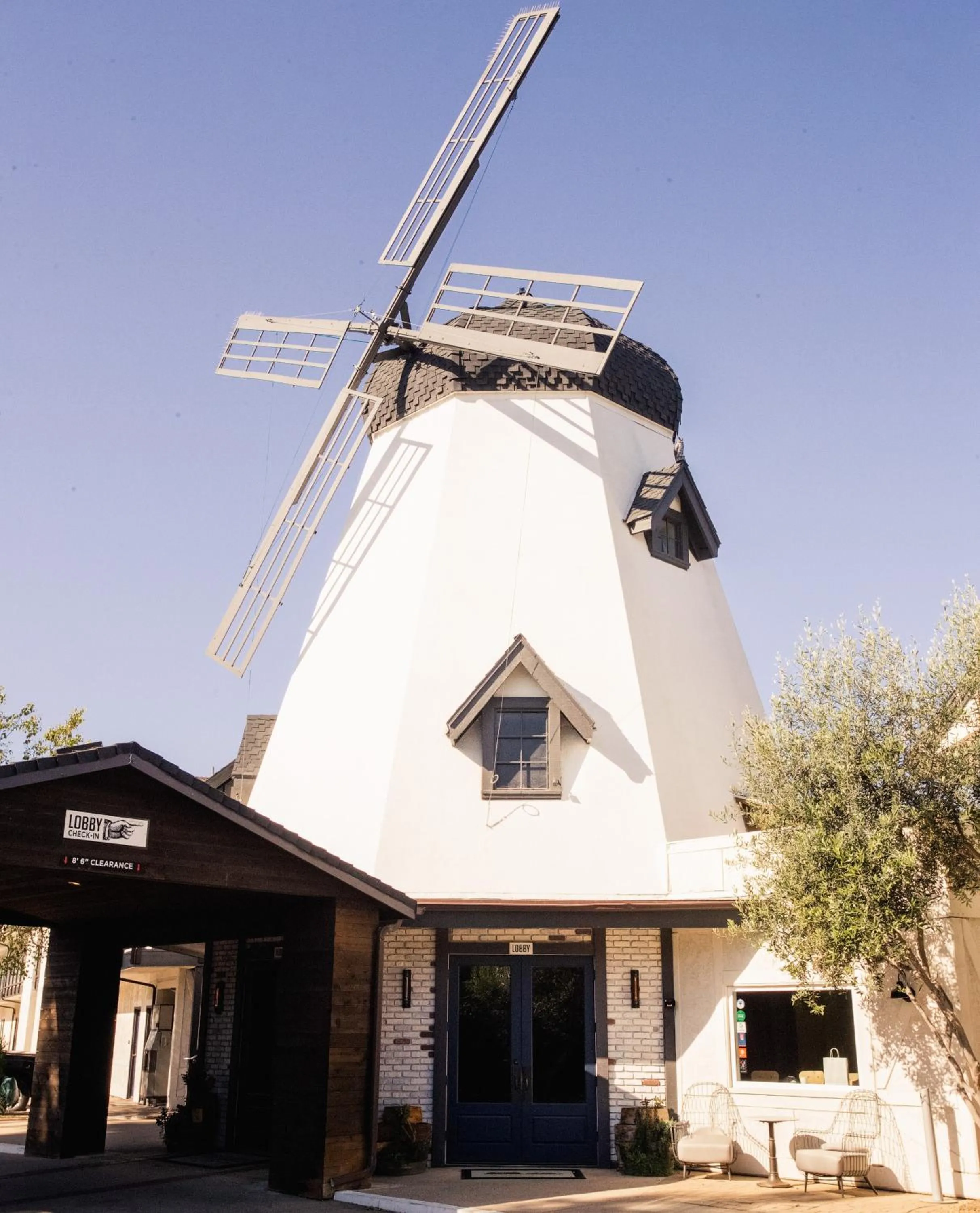 Facade/entrance in Sideways Inn