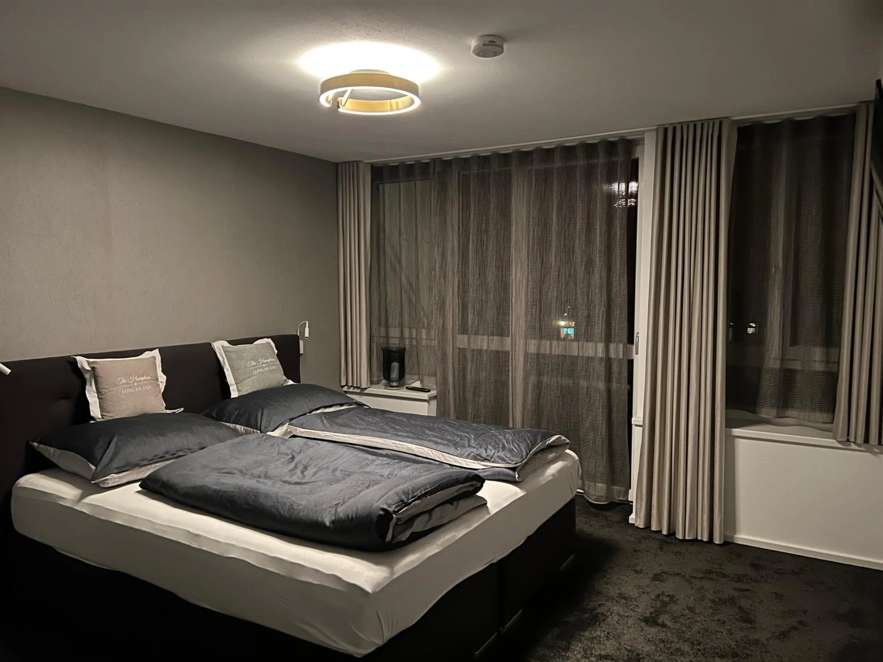 Deluxe Double Room with Balcony - single occupancy in Zimmer & Appartements am Schloßplatz