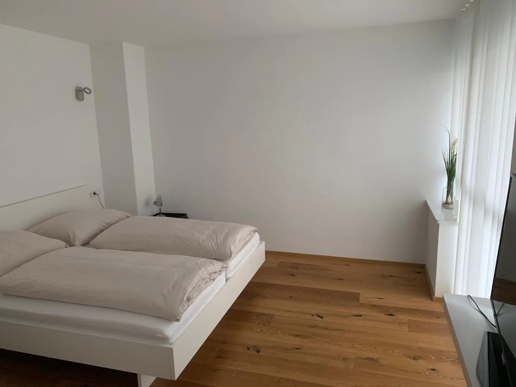 Apartment with Balcony - single occupancy in Zimmer & Appartements am Schloßplatz