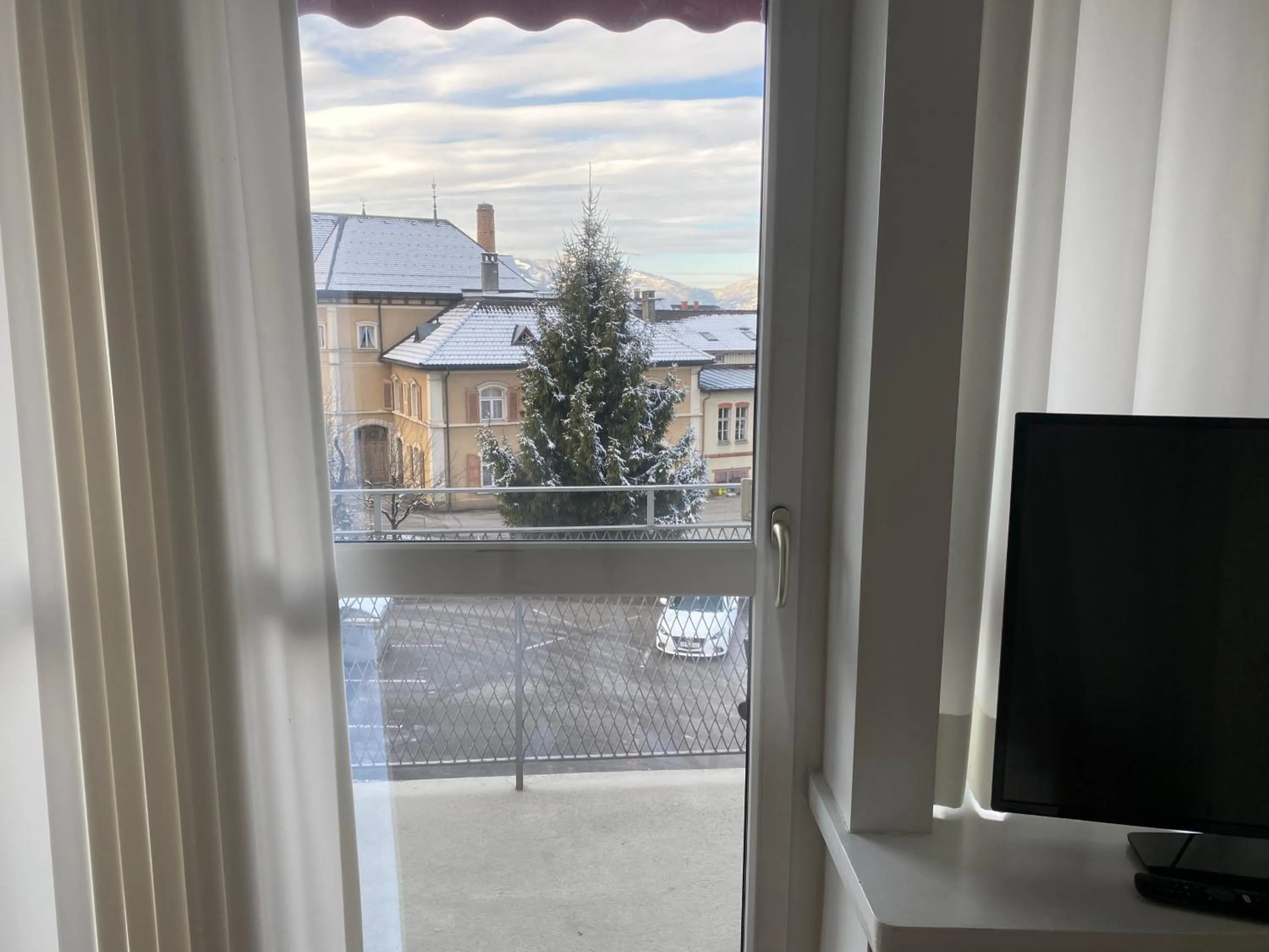Apartment with Balcony - single occupancy in Zimmer & Appartements am Schloßplatz