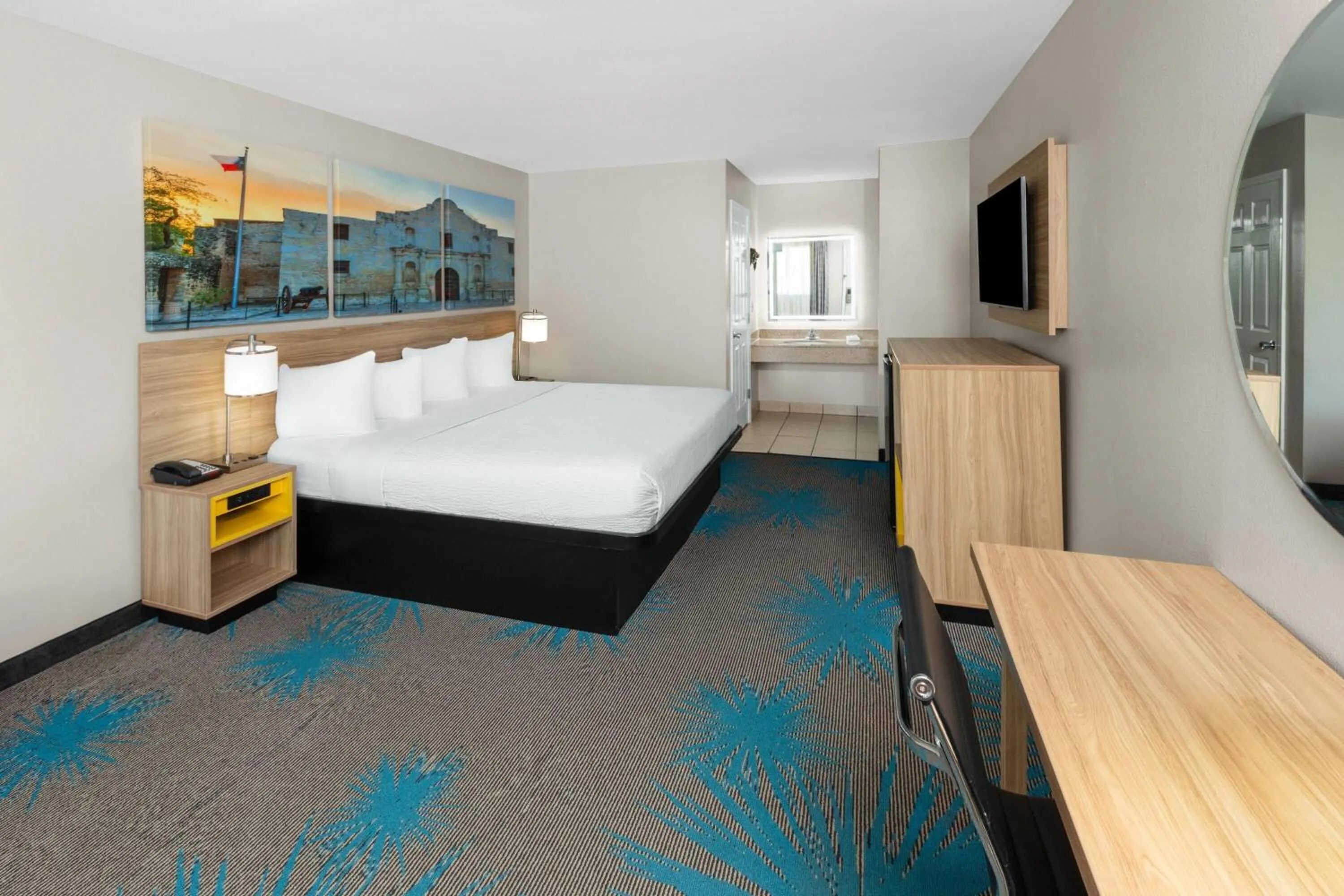 Photo of the whole room, Bed in Days Inn by Wyndham Temple