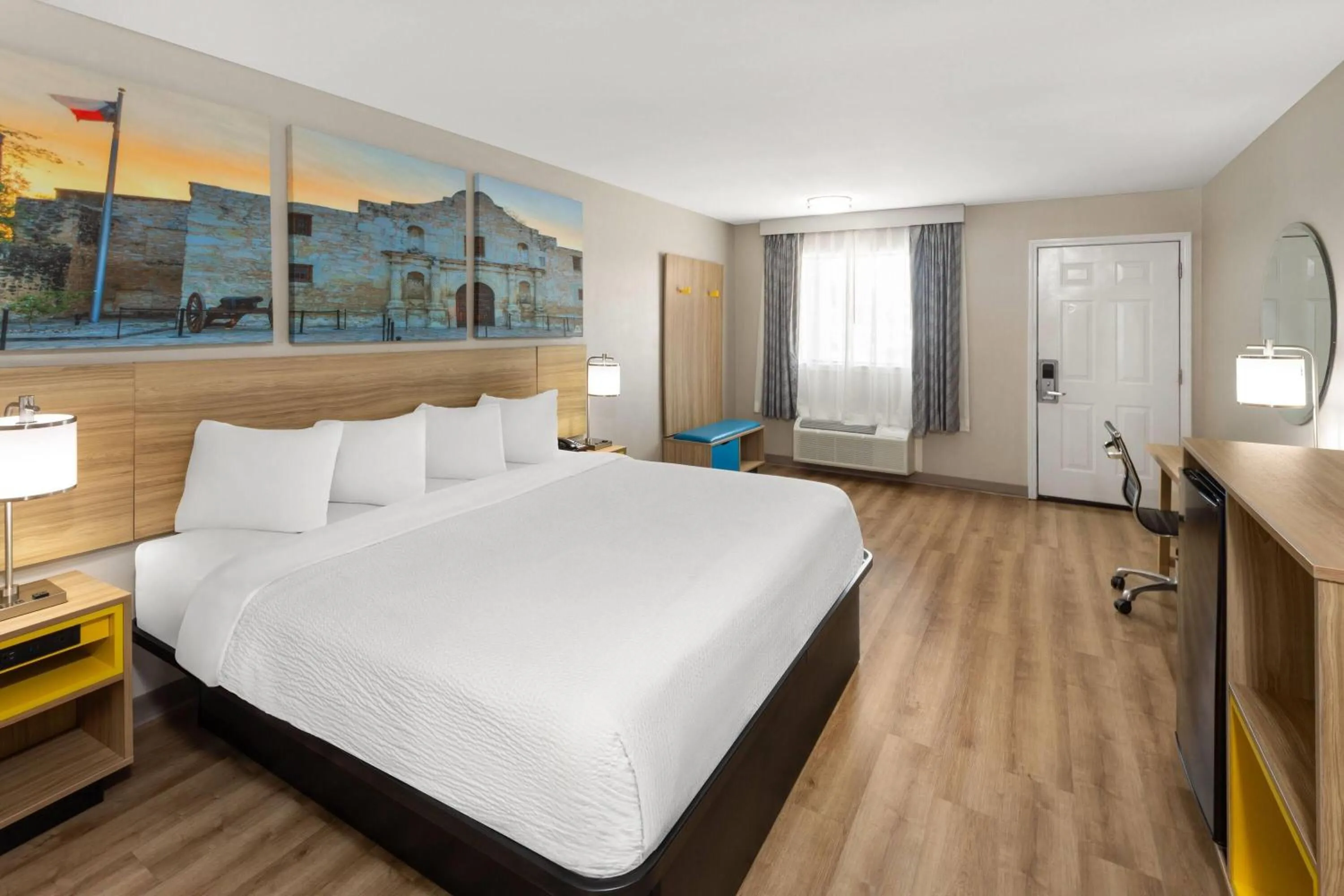 Photo of the whole room, Bed in Days Inn by Wyndham Temple
