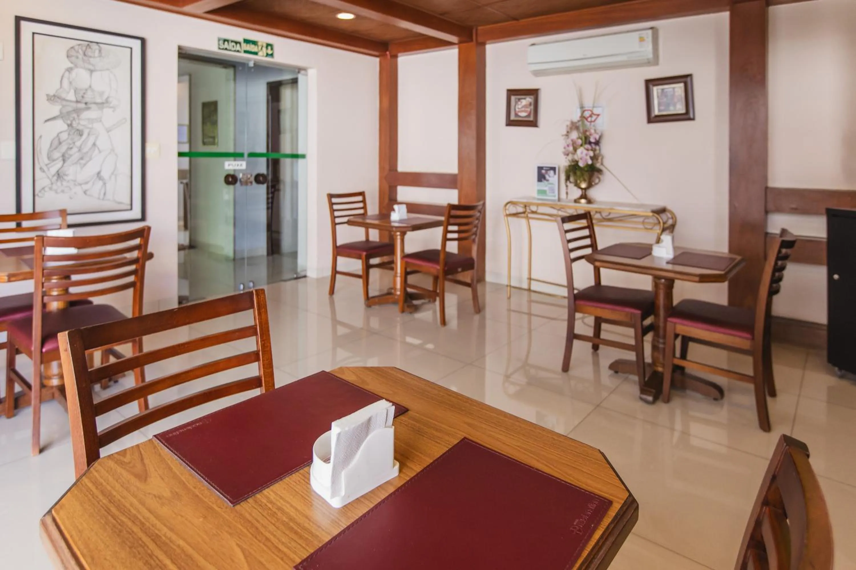 Lounge or bar in Hotel Nacional Inn Araçatuba