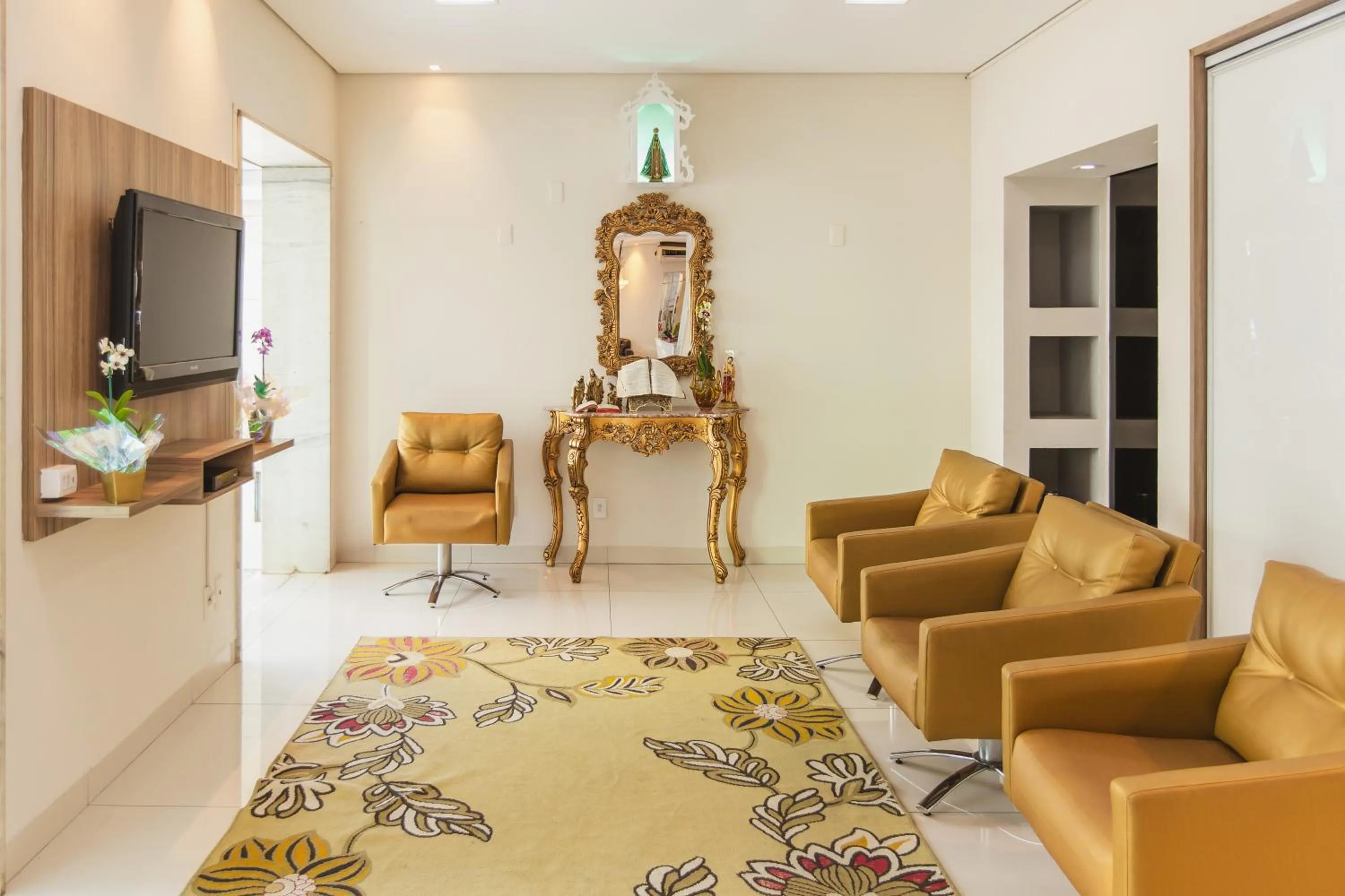 Communal lounge/ TV room in Hotel Nacional Inn Araçatuba