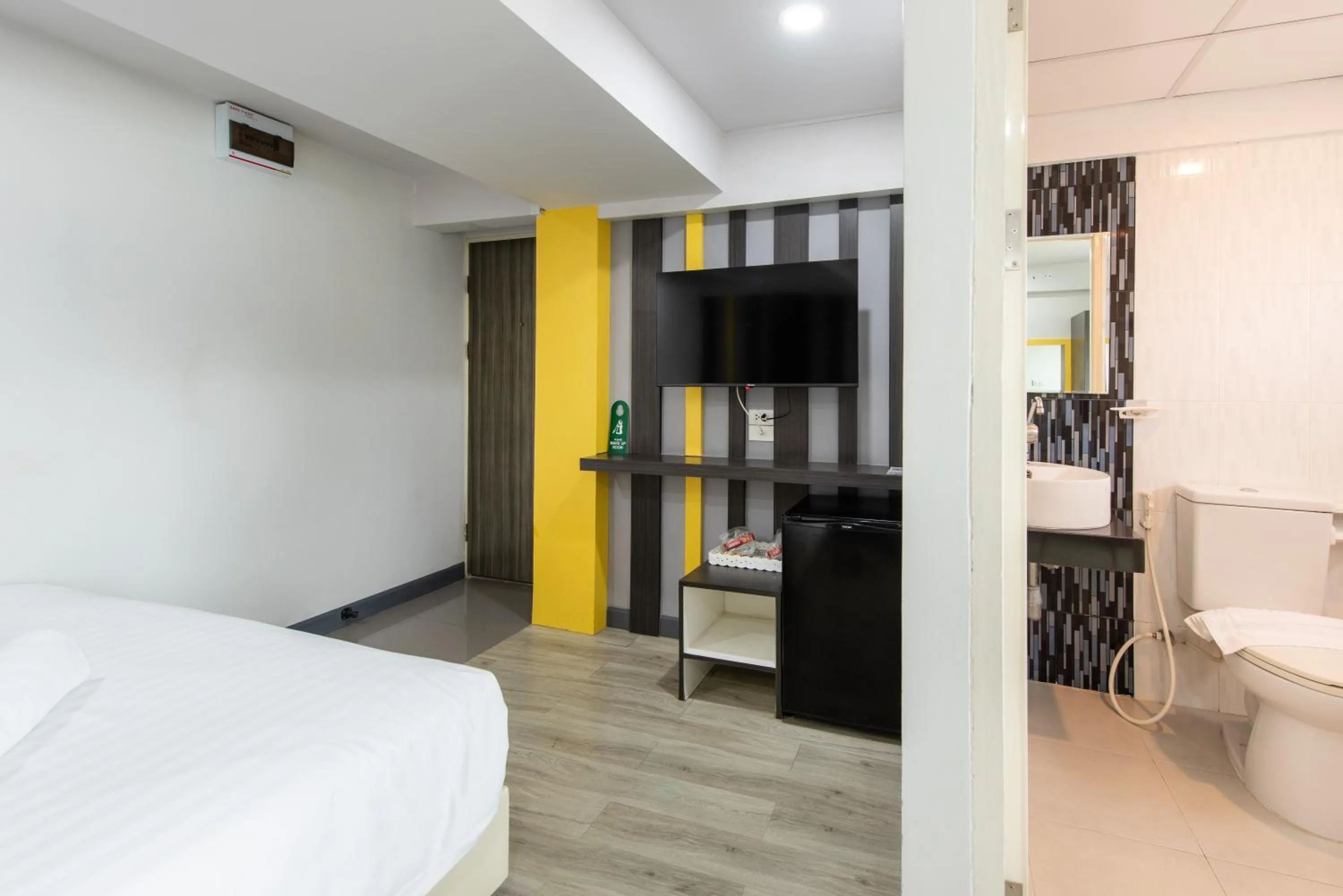 TV and multimedia, Bed in Riski Residence Bangbuathong