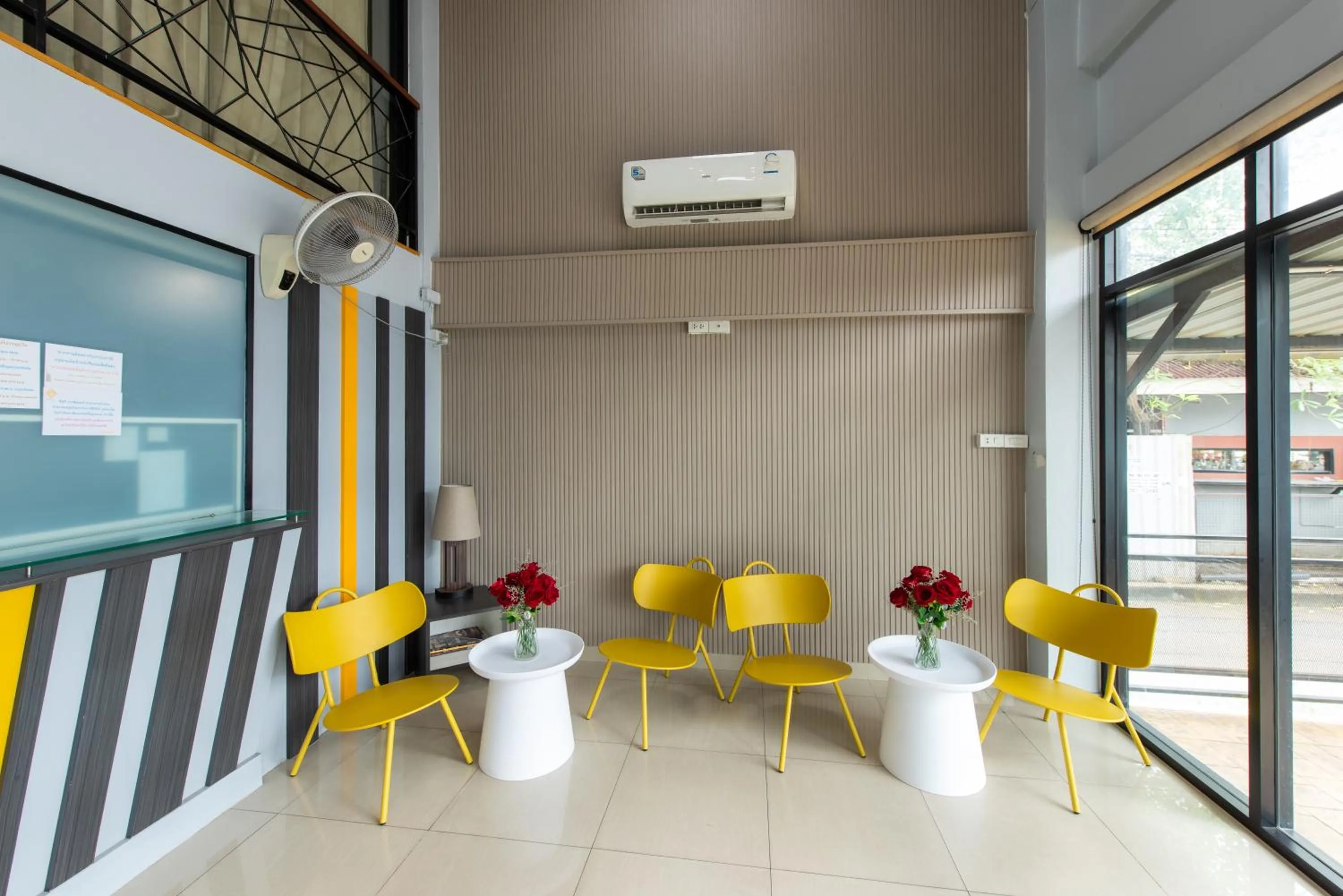 Seating area in Riski Residence Bangbuathong